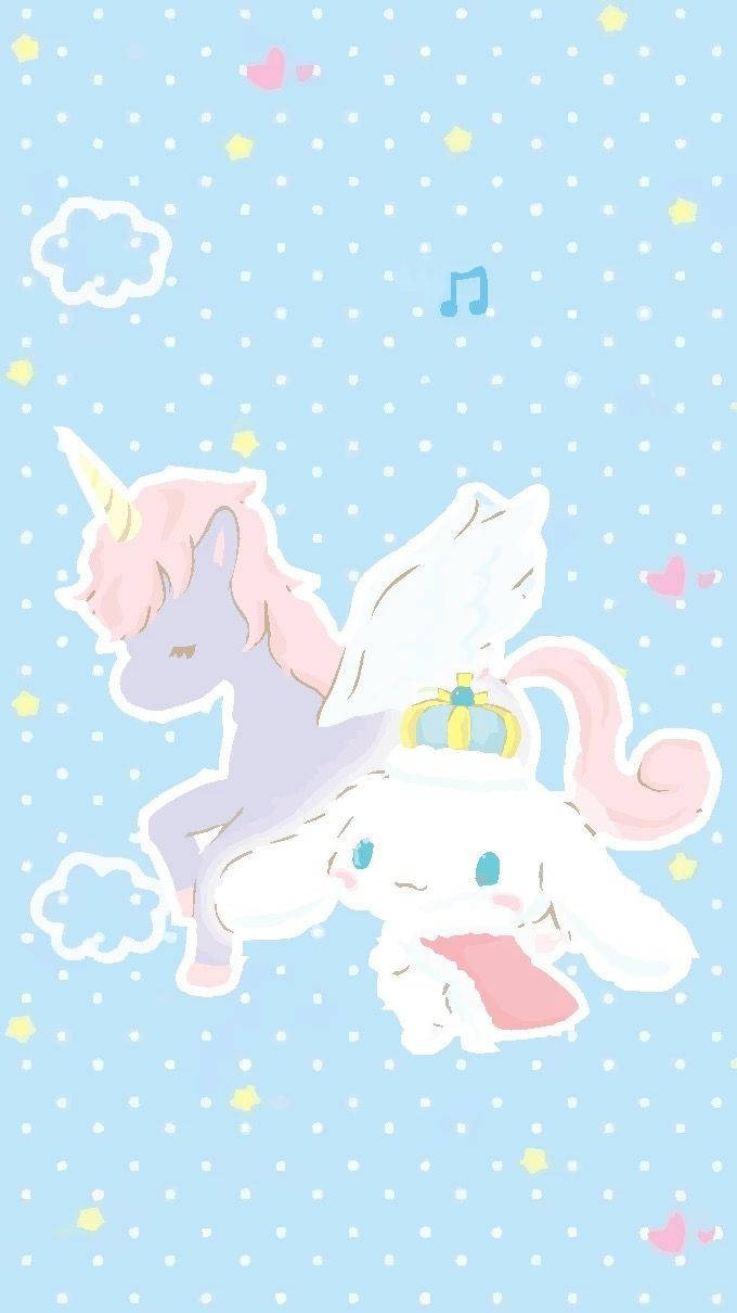 sanrio 桌布 壁紙 — 一隻可愛的白兔，長有翅膀，戴著皇冠，騎著粉彩獨角獸，背景是淺藍色圓點天空，有雲朵、心形和星星。