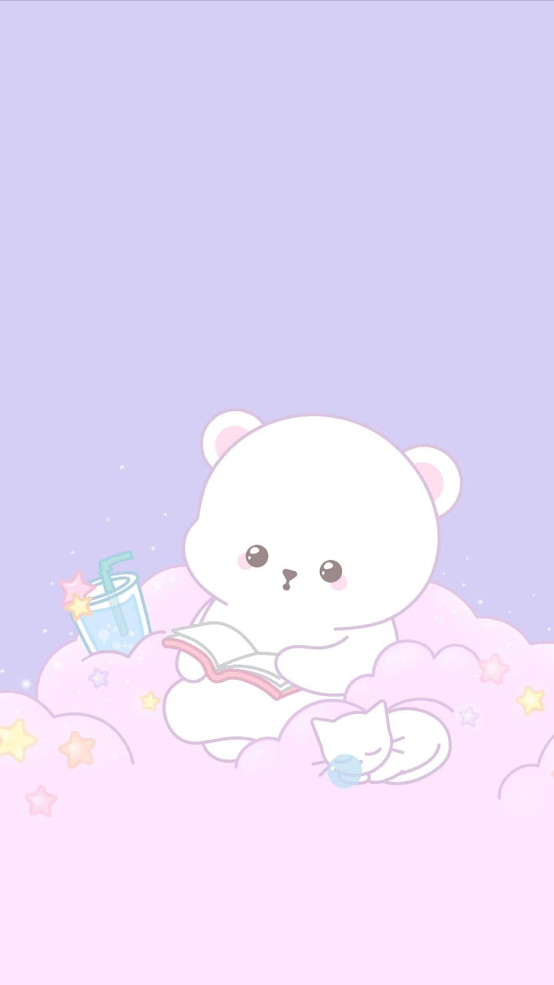 可愛 桌布 壁紙 — 一隻可愛的白熊坐在 fluffy 粉紅雲上閱讀一本書，旁邊有一隻睡著的貓和一杯飲料，背景是粉彩天空。