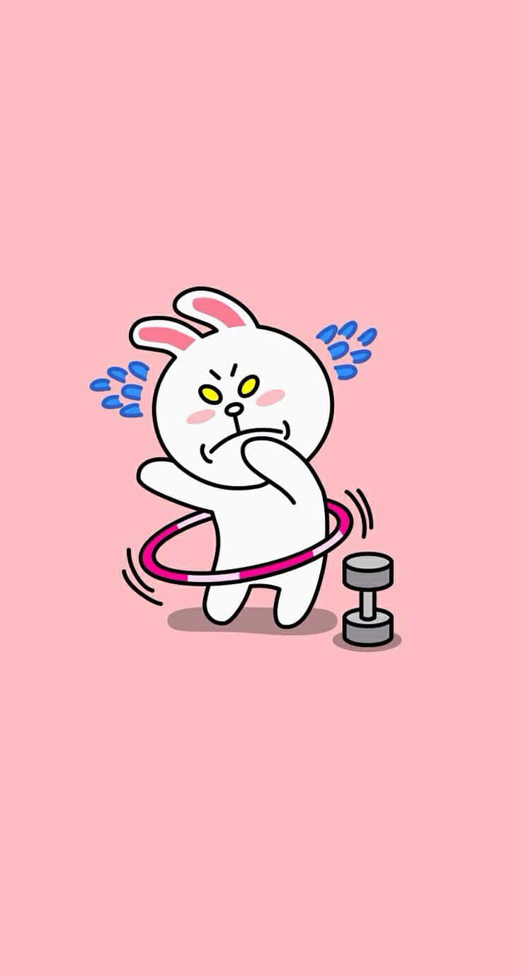 Cute Workout 桌布 壁紙 — 一隻可愛的白色卡通兔努力轉動粉紅色呼拉圈，旁邊有一個啞鈴，背景是柔和的粉紅色。