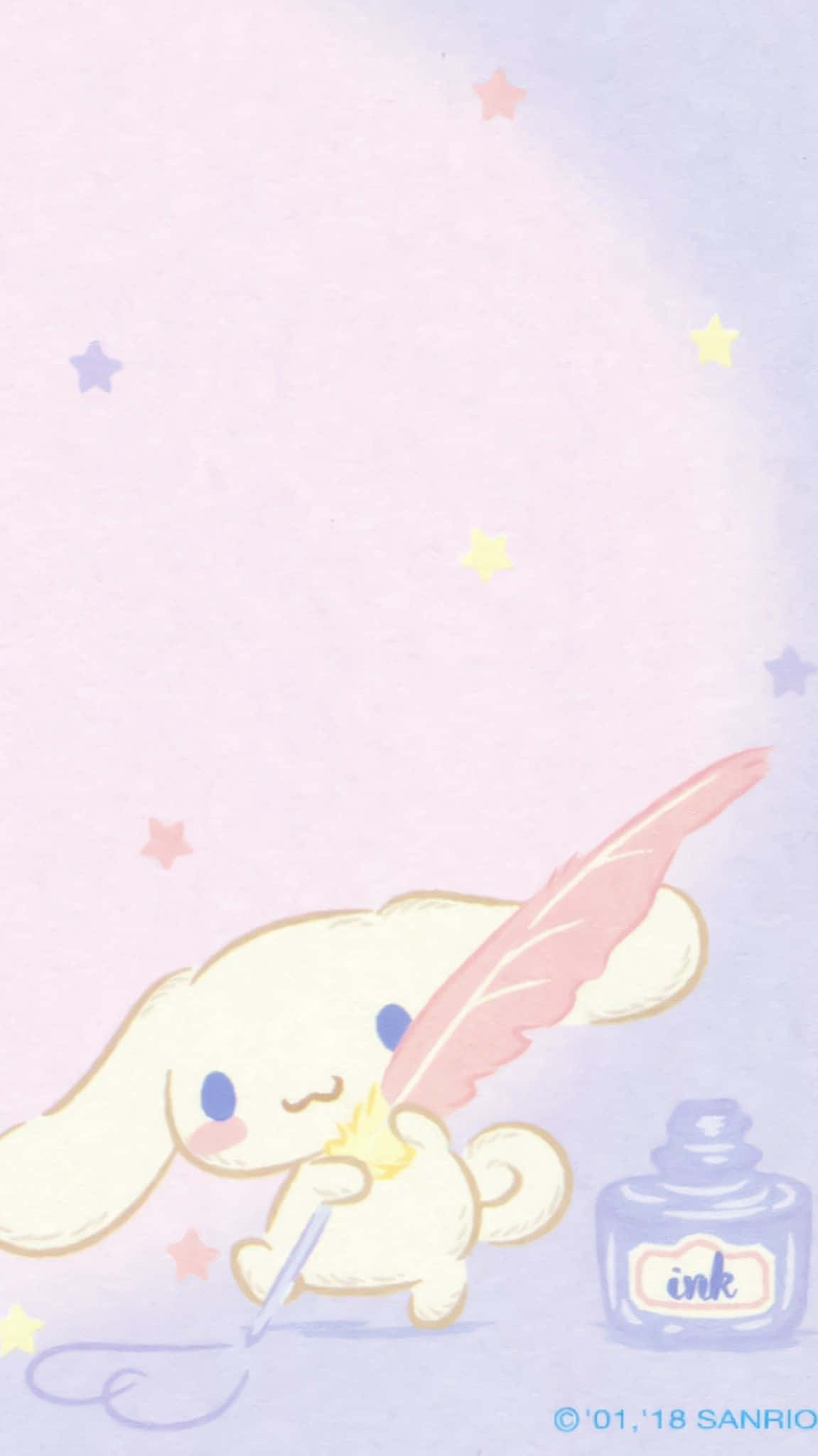 Cinnamoroll Sanrio 桌布 壁紙 — 一隻可愛的白色小兔，藍色眼睛，拿著粉紅色羽毛筆，旁邊有一個墨水瓶，背景是粉彩漸變天空，散落著星星。