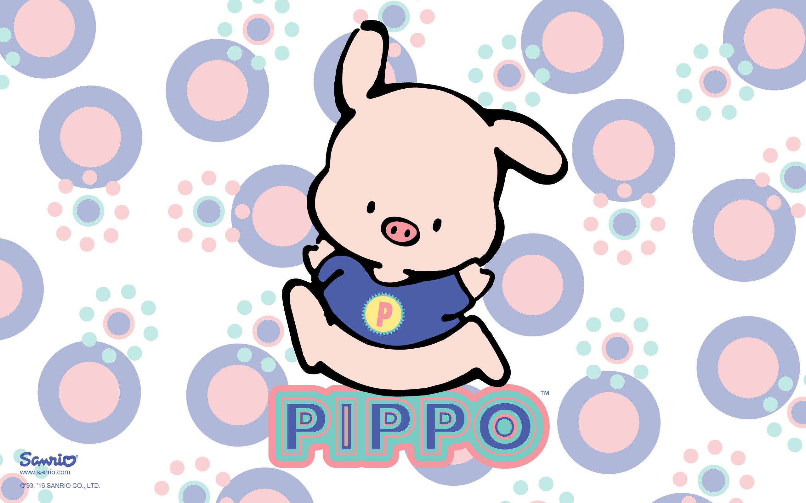 sanrio 桌布 壁紙 — 一隻可愛的粉紅色卡通豬穿著藍色襯衫，上面有黃色P，坐在俏皮的粉彩圓點背景前。