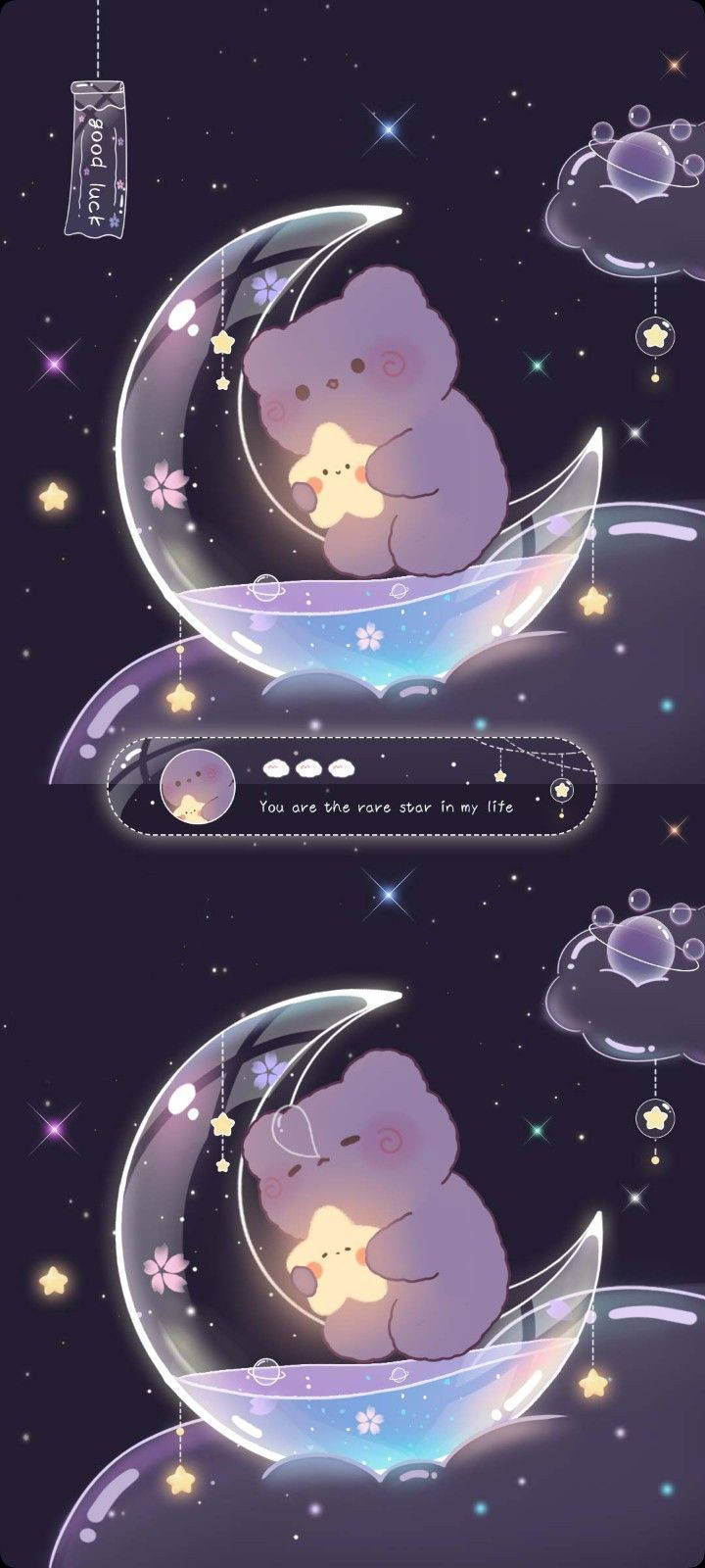 Girly Galaxy 桌布 壁紙 — 一隻可愛的紫色小熊坐在發光的彎月上，手持一顆星星，周圍是閃爍的星星和漂浮的雲朵，在夢幻的夜空中。