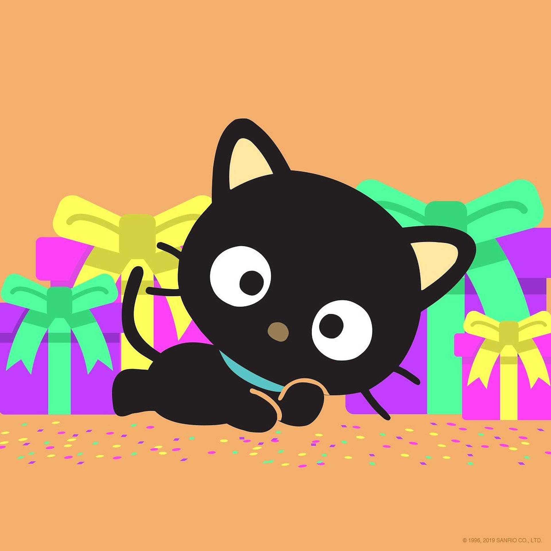 Chococat 桌布 壁紙 — 一隻可愛的黑色卡通貓咪，大眼睛，坐在橙色背景上，周圍是色彩繽紛的禮物盒和五彩紙屑。