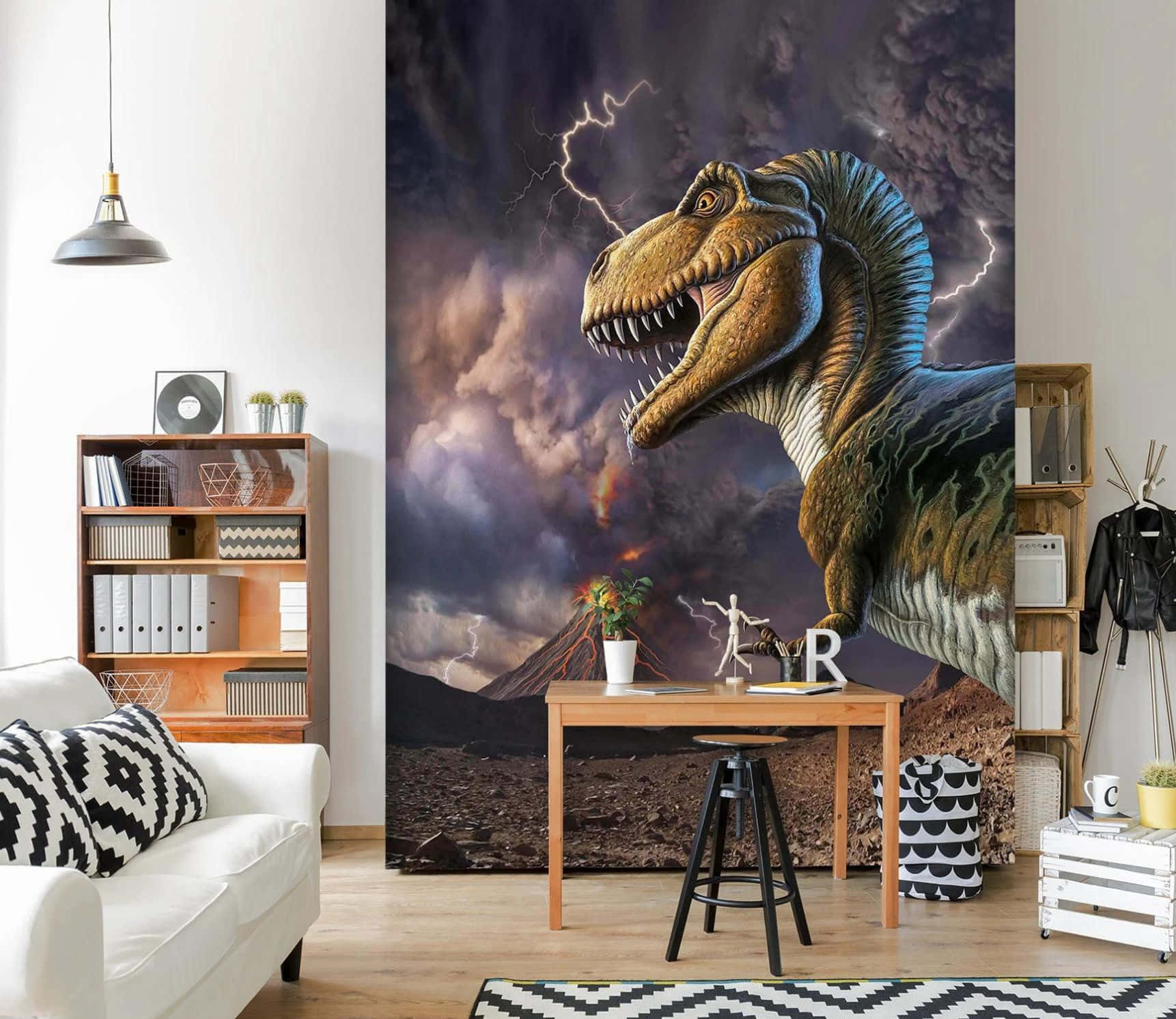 3d Dinosaur 桌布 壁紙 — 一隻咆哮的暴龍在現代客廳中，主宰著充滿閃電和煙霧的暴風雨火山景觀。