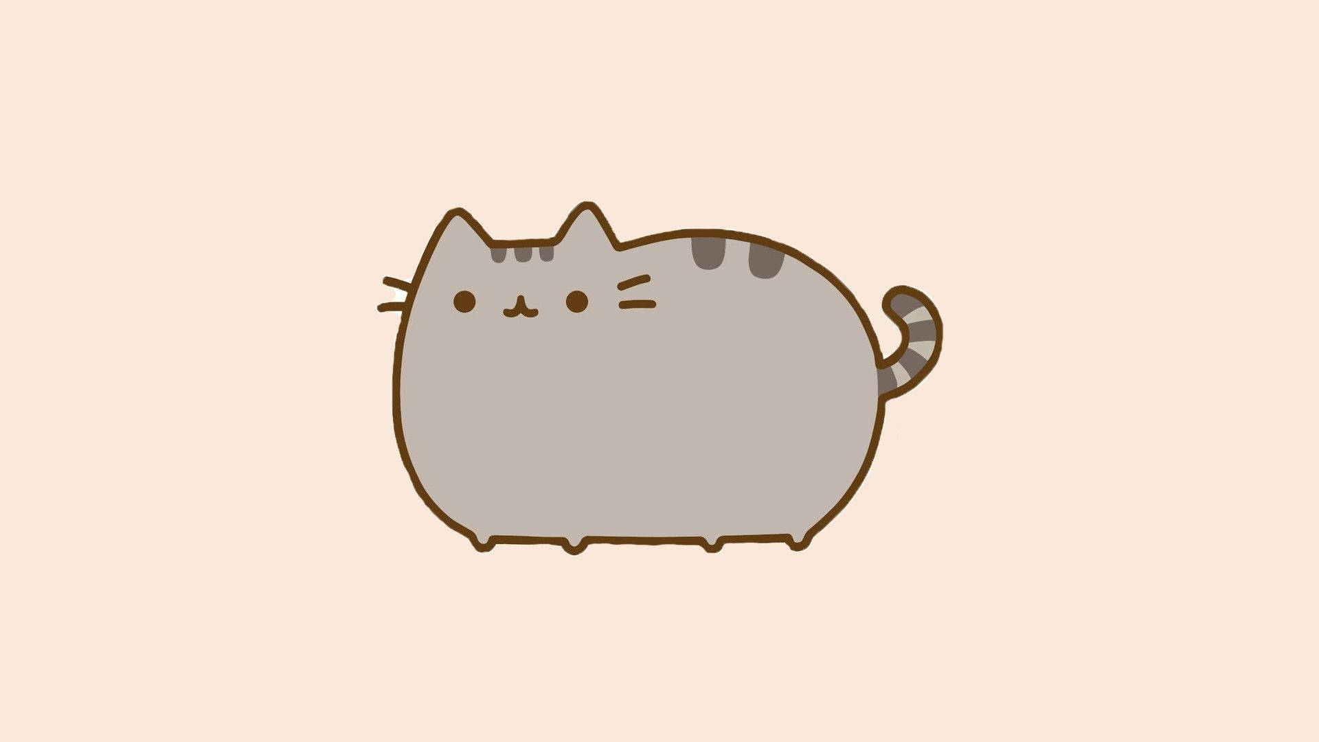 pusheen 動圖 桌布 壁紙 — 一隻圓潤的灰色卡通貓，有條紋尾巴和簡單的面部特徵，坐在柔軟的米色背景中央。