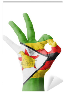 Zimbabwe 桌布 壁紙 — 一隻塗有辛巴威國旗的手在白色背景前做出「OK」手勢。