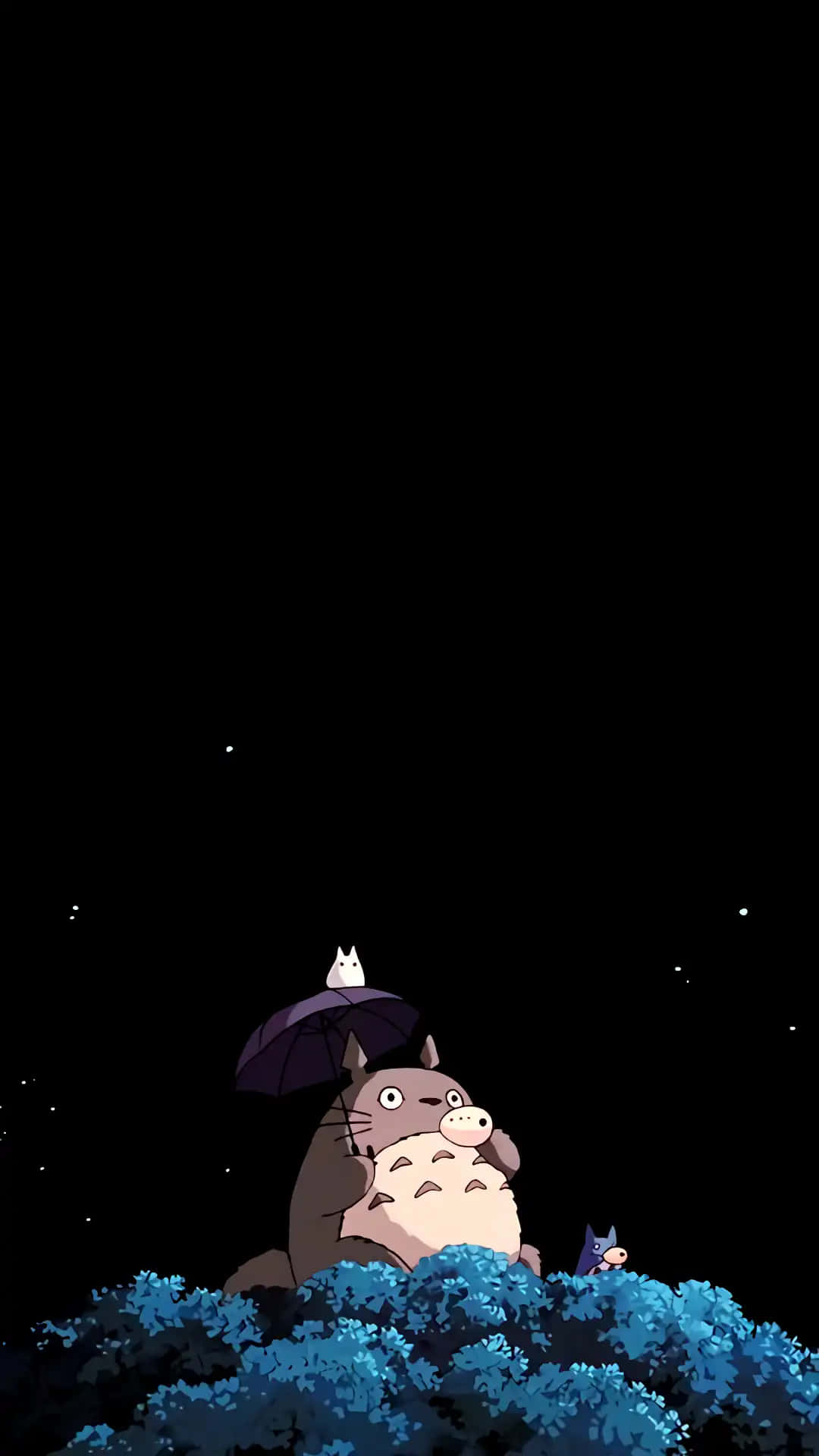 龍貓和貓在夜晚藍色灌木叢中的傘下，有星星 — 國王 GIF 壁紙