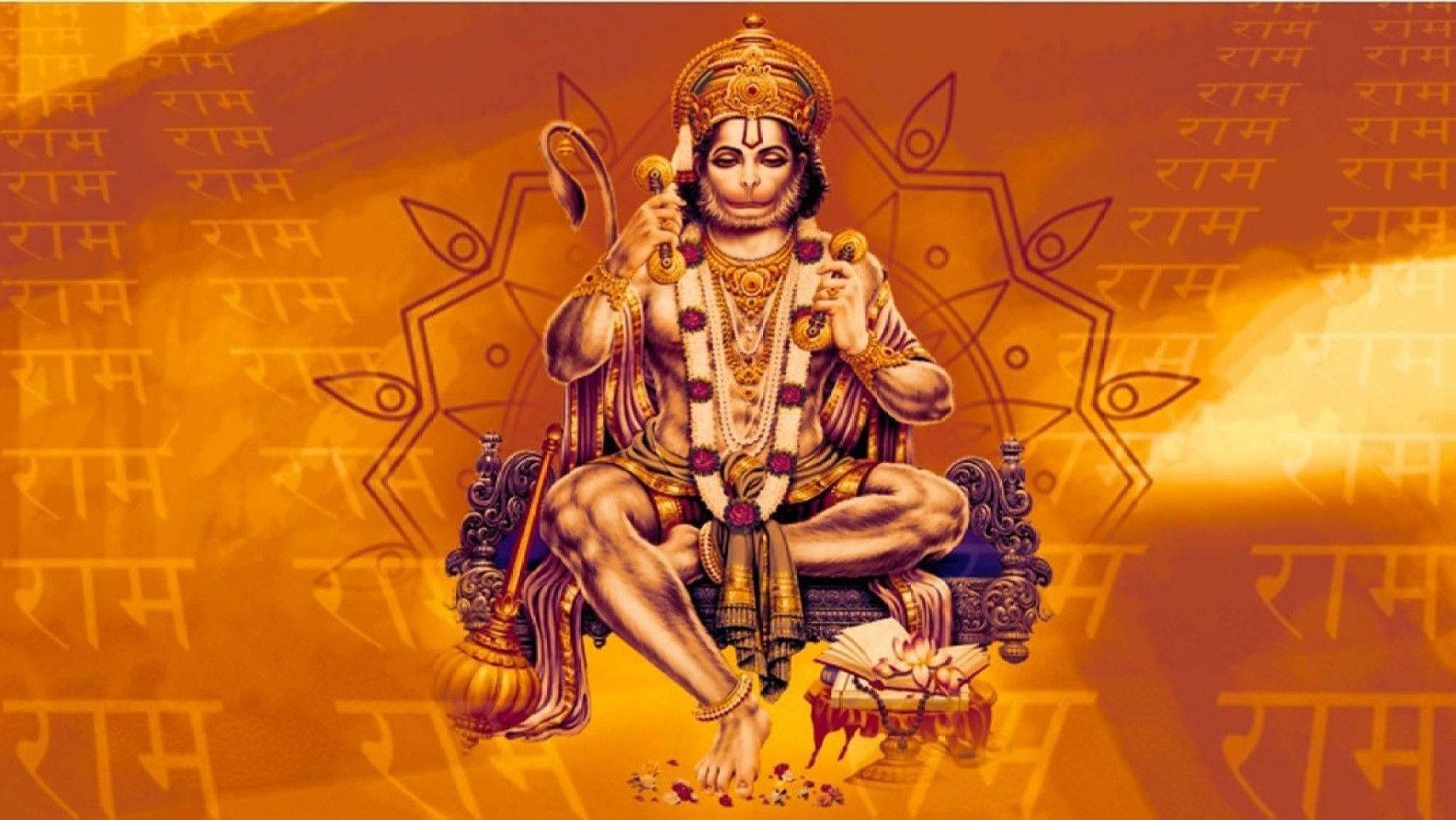 hanuman 4K HD 桌布 壁紙 — 一隻威嚴的金色猴神莊嚴地坐在華麗的寶座上，背景是充滿重複「拉姆」文字的耀眼橙色背景。