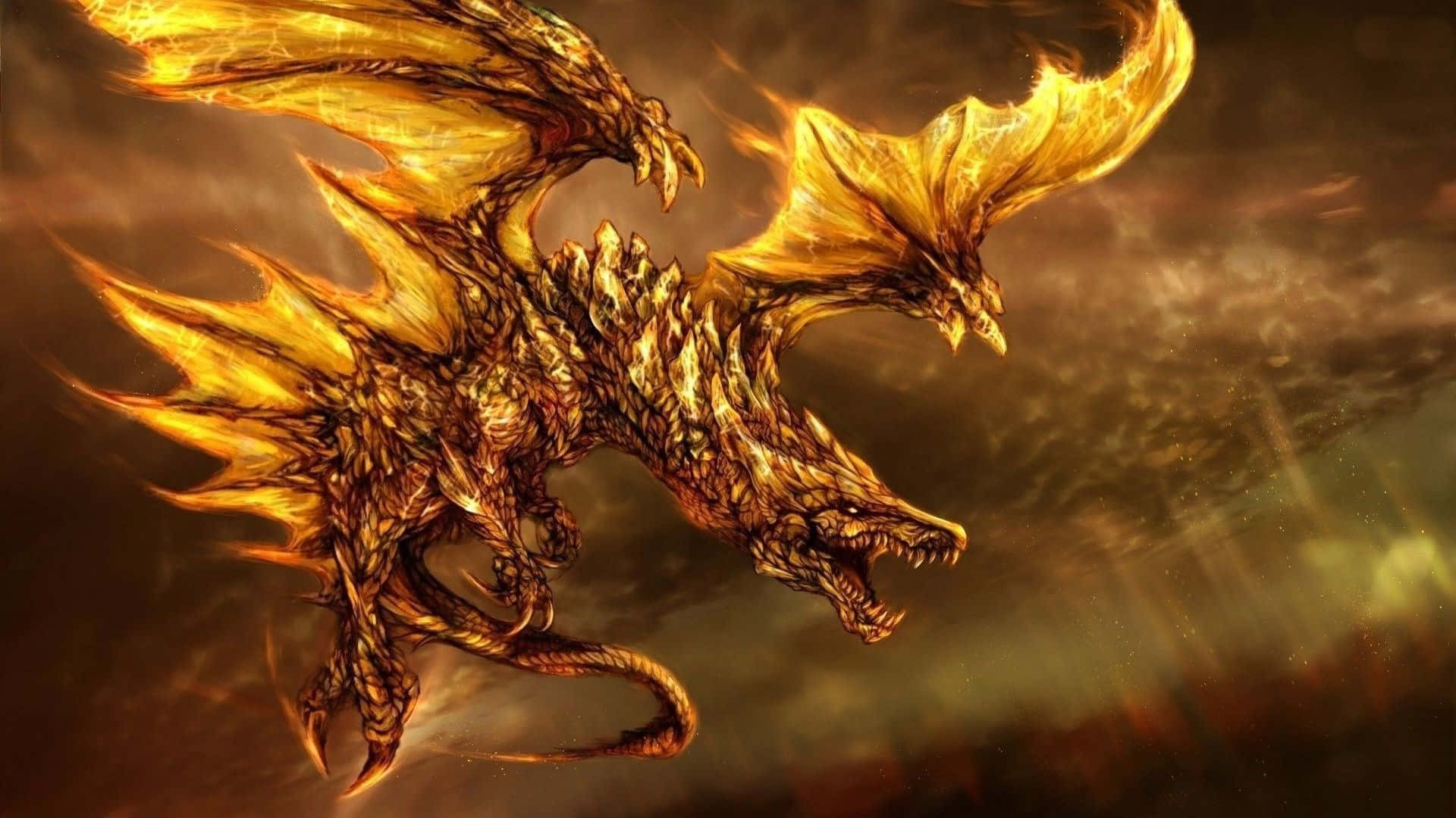 Real Dragon 桌布 壁紙 — 一隻威嚴的金色龍，帶有火焰翅膀，在煙霧繚繞的暮色天空中翱翔，其鱗片閃爍著熔化的光芒。