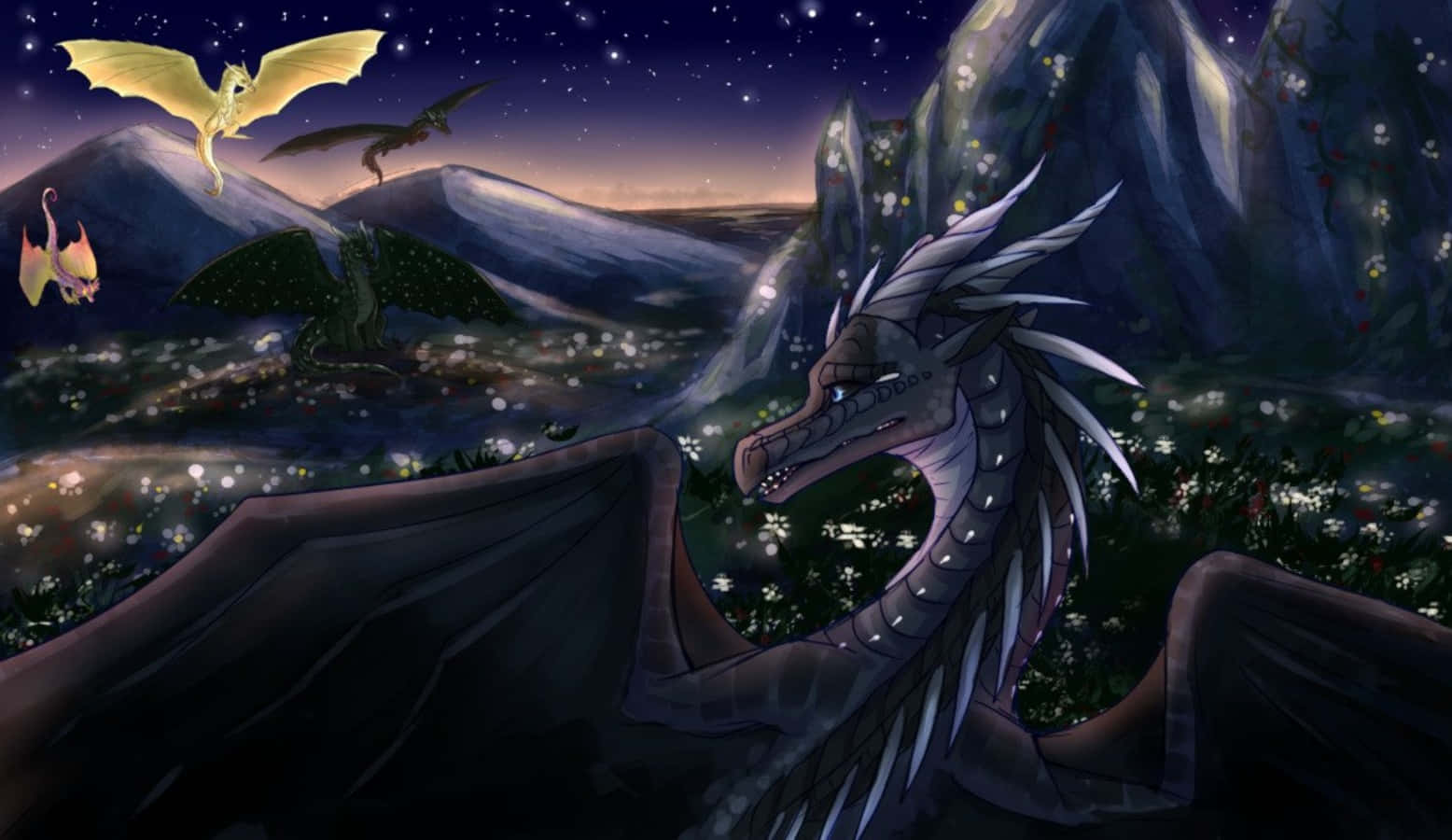Wings Of Fire 桌布 壁紙 — 一隻威嚴的銀色龍，眼睛發光，俯瞰著一個星光燦爛的夜晚山谷，山谷中充滿了發光的花朵和其他在雪覆蓋的山峰上空翱翔的龍。