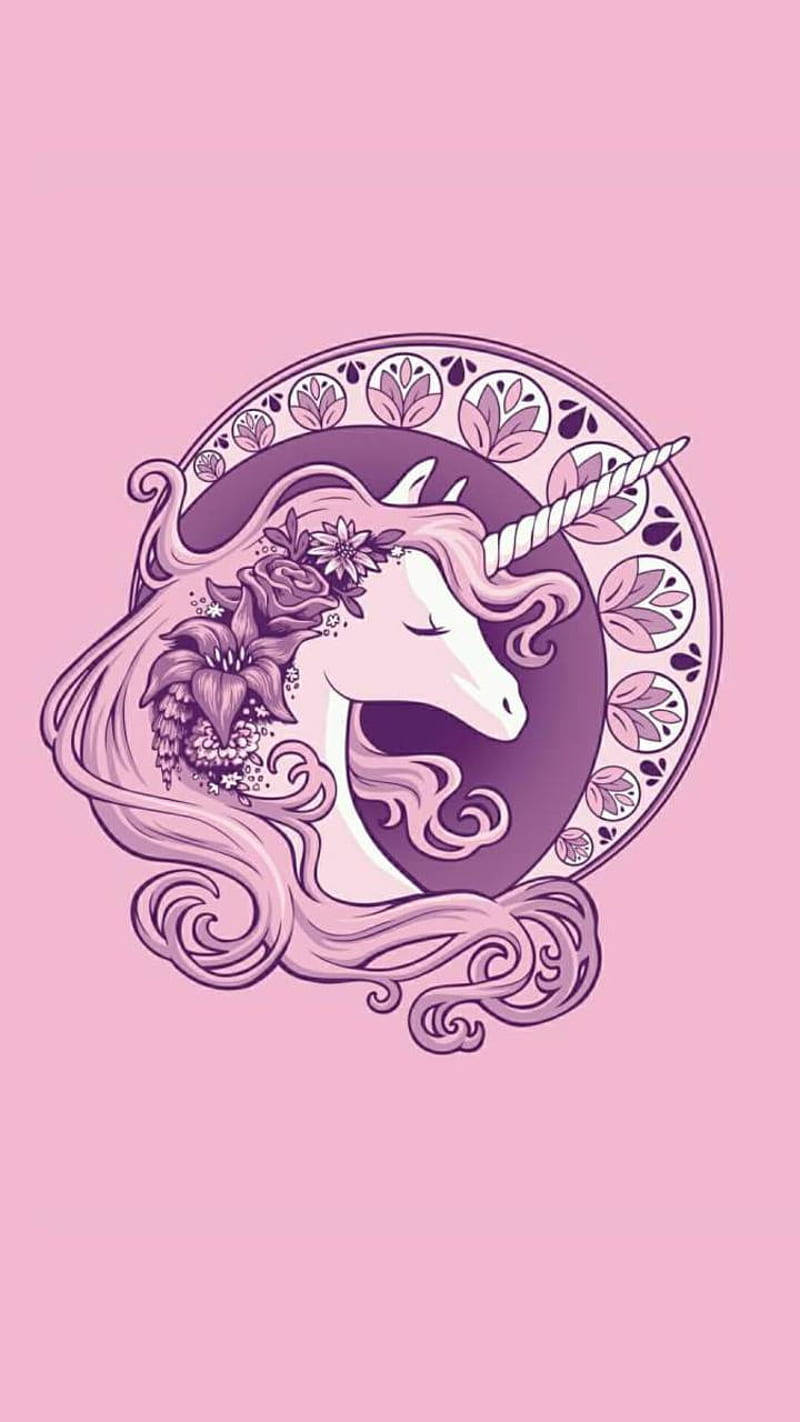 紫色 iPhone 桌布 壁紙 — 一隻寧靜的紫色獨角獸帶有花卉裝飾，在柔和的粉紅色背景上，安放在一個華麗的圓形框架內。