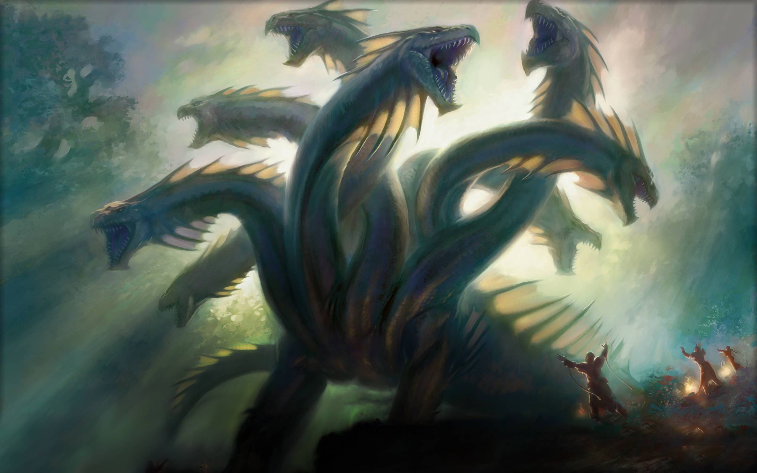 Gathering 桌布 壁紙 — 一隻巨大多頭龍，眼睛發光，牙齒鋒利，籠罩在迷霧森林中的小戰士上方。