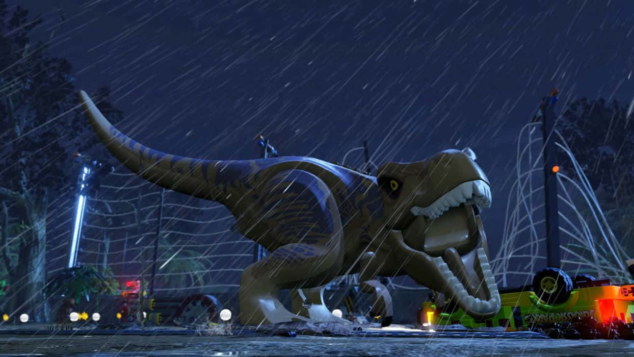 Jurassic World 桌布 壁紙 — 一隻巨大的 LEGO T-Rex 在霓虹燈下於暴雨中咆哮，夜晚的混亂城市場景。