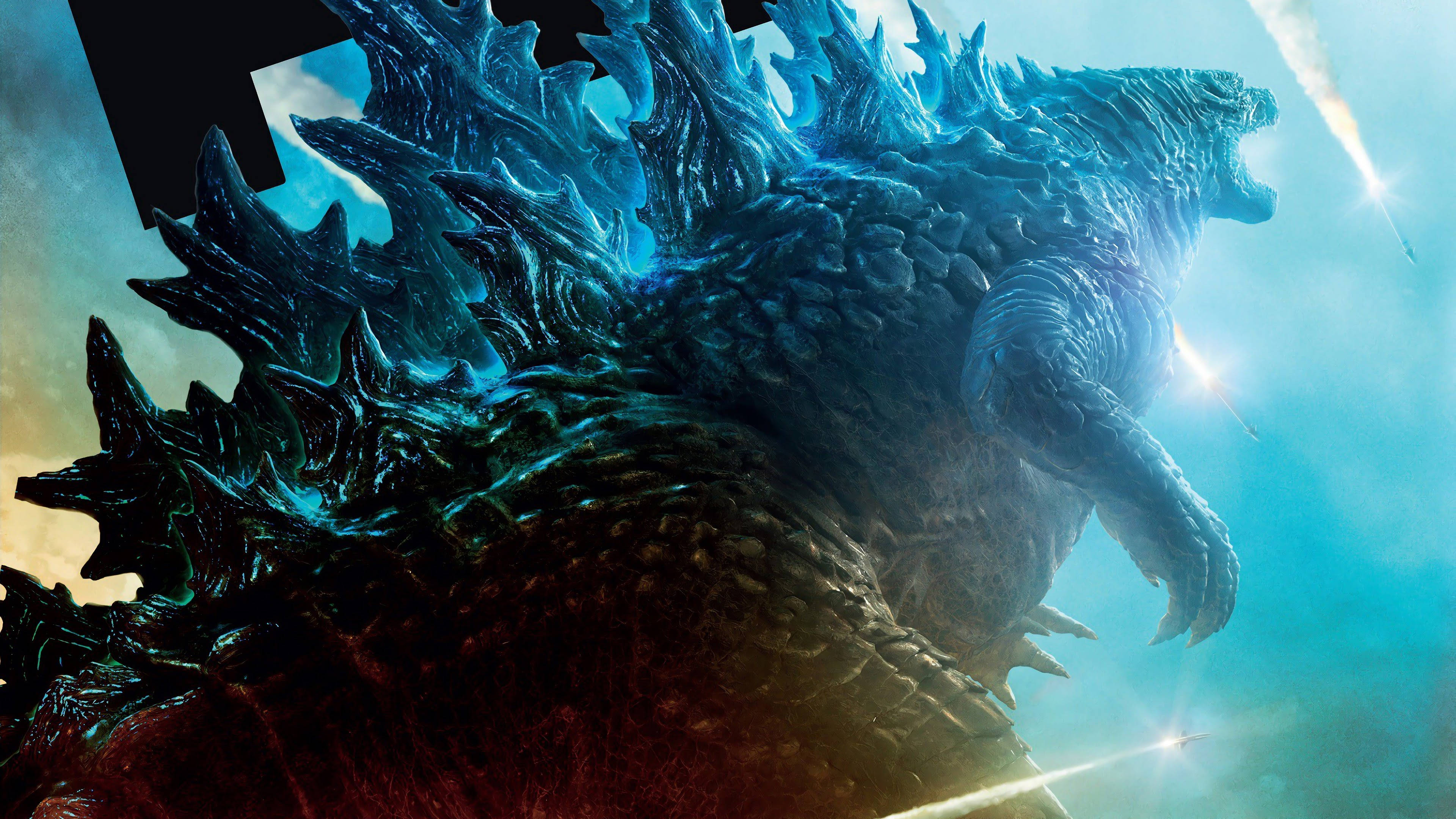 shin godzilla 桌布 壁紙 — 一隻巨大的哥吉拉，帶有發光的藍色尖刺，在熾熱的天空下咆哮，飛彈呼嘯而過。