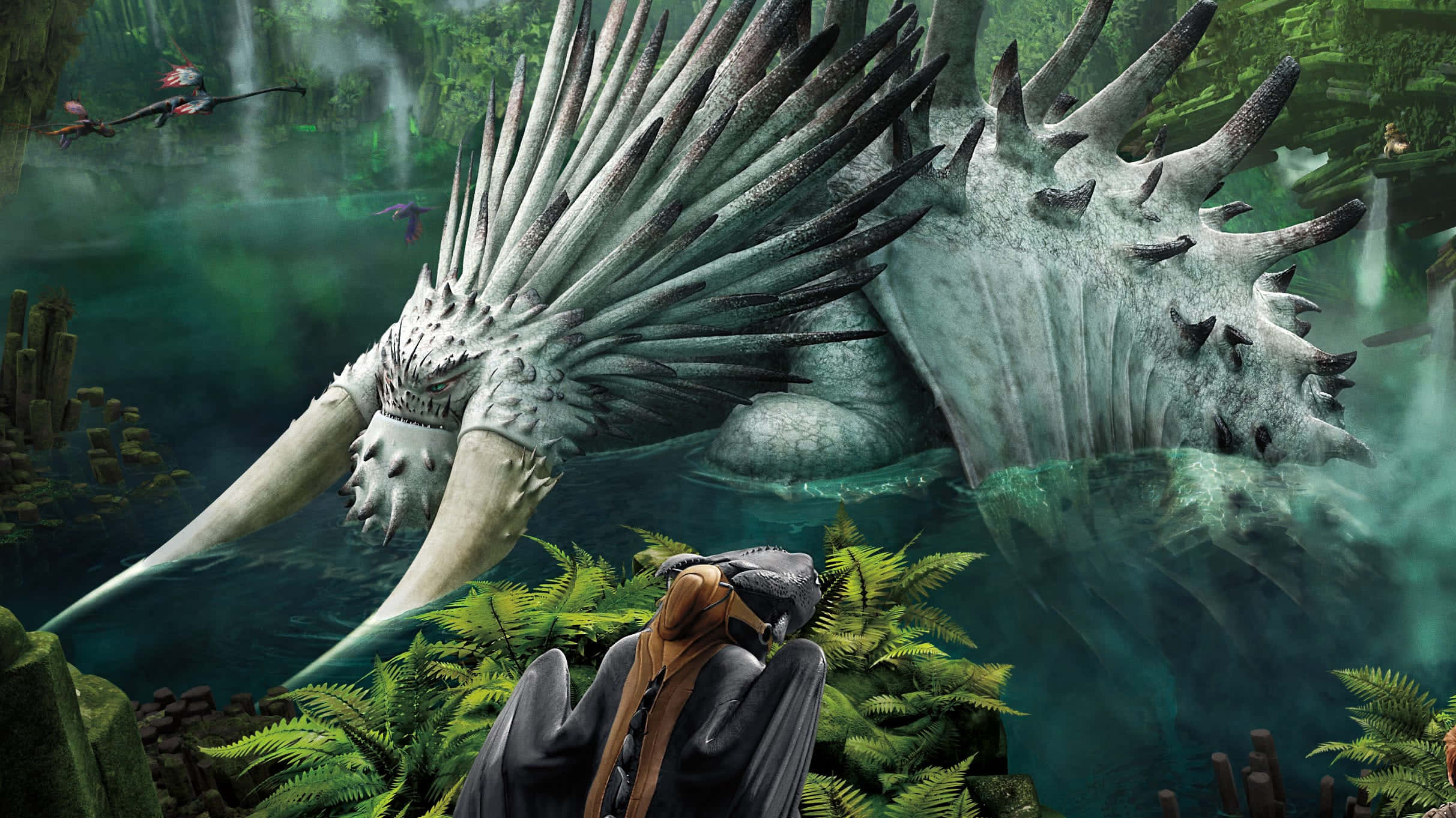 Dragons 桌布 壁紙 — 一隻巨大的多刺龍從霧氣瀰漫的叢林河流中出現，而一名騎在較小龍上的騎士從下方觀看。