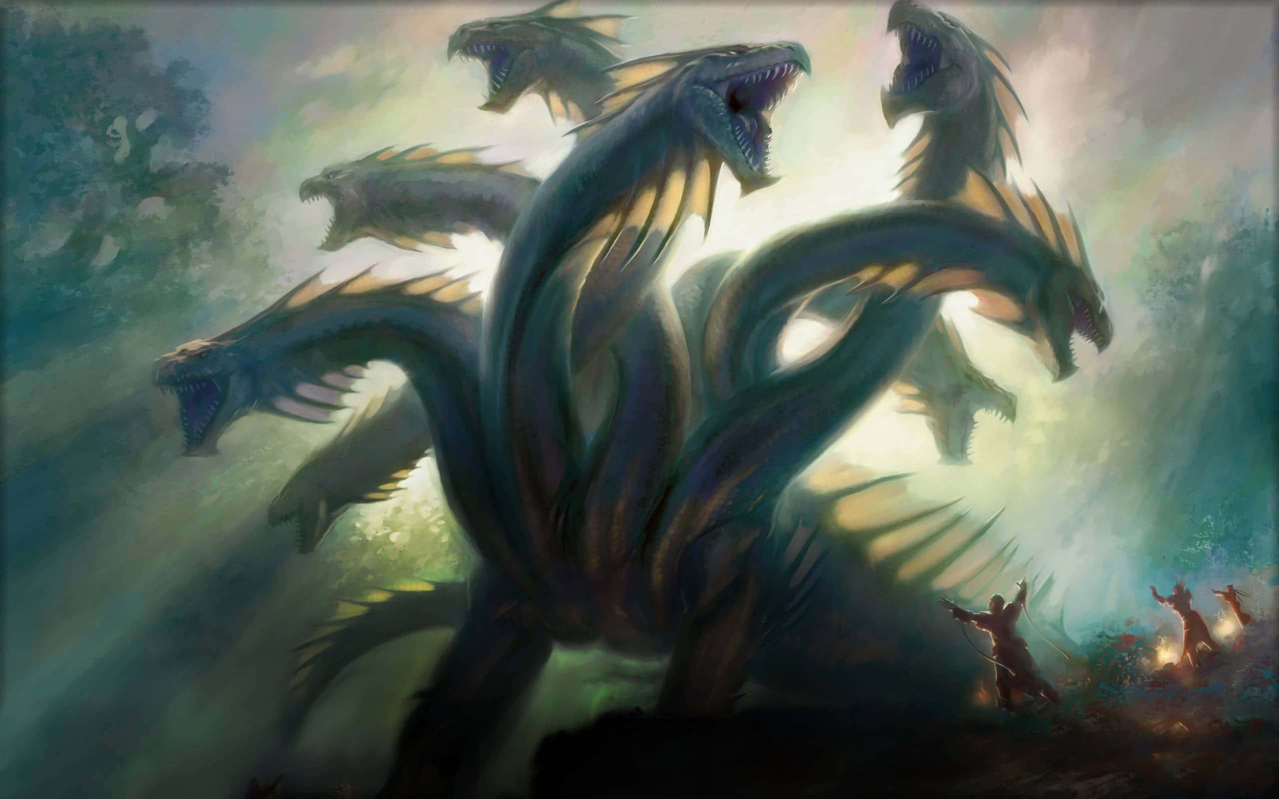 魔法風雲會 桌布 壁紙 — 一隻巨大的多頭龍，眼睛發光，牙齒鋒利，籠罩在霧氣森林中的微小人物之上。