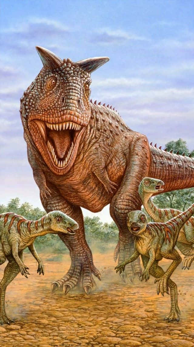 Realistic Dinosaur 桌布 壁紙 — 一隻巨大的有角恐龍咆哮，而三隻較小的幼龍在陽光明媚的史前稀樹草原附近奔跑。