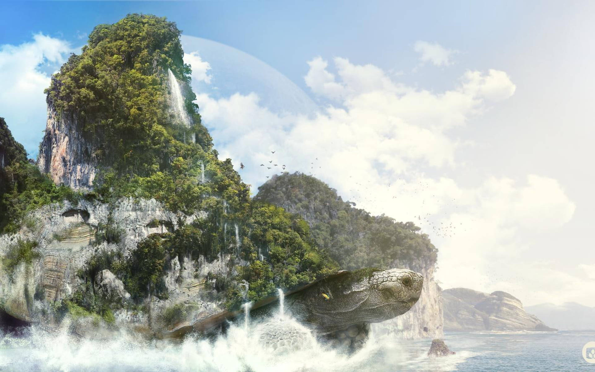 酷炫烏龜 桌布 壁紙 — 一隻巨大的海龜從海浪中浮現，天空明亮，周圍是茂密的叢林覆蓋的懸崖和層疊的瀑布。