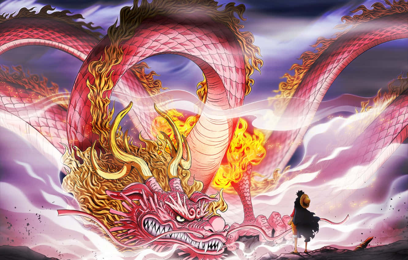 海賊王 桌布 壁紙 — 一隻巨大的火紅龍，擁有金色角和鱗片，在暴風雨紫色天空下，威脅地纏繞在一個孤獨身影的上方。