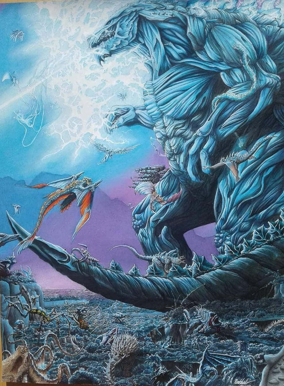 Godzilla Art 桌布 壁紙 — 一隻巨大的藍色龍，眼睛發光，口中閃電噼啪作響，主宰著充滿較小生物的廢墟景觀。