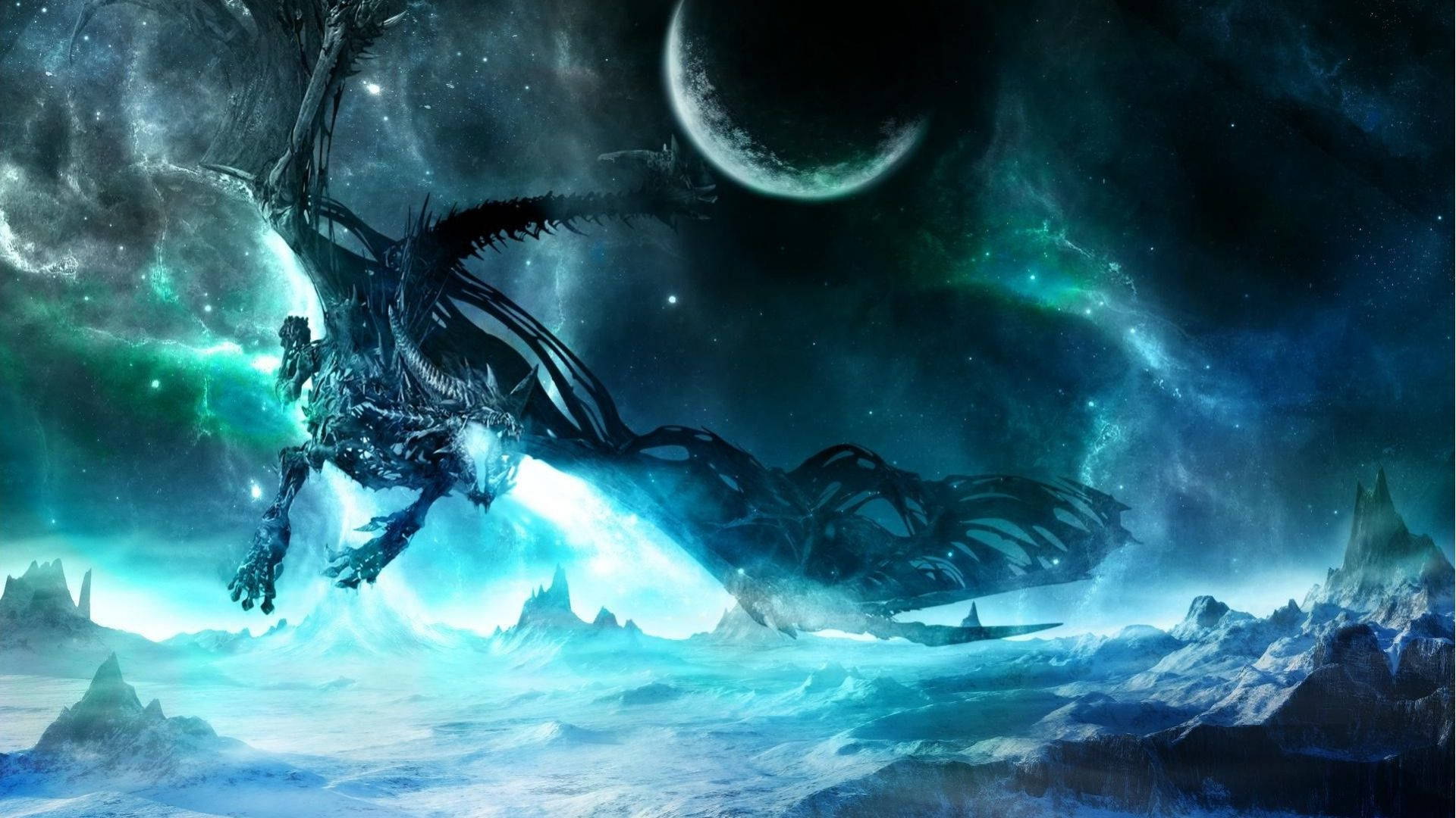 山脈 桌布 壁紙 — 一隻巨大的骷髏龍在彎月和發光的星雲下翱翔於冰峰之上。