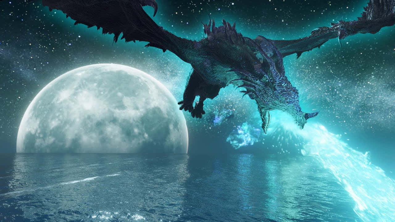 dracarys 桌布 壁紙 — 一隻巨大的黑色龍在月光照耀的海洋上空翱翔，對著繁星點點的藍綠色天空噴吐發光的藍色能量。