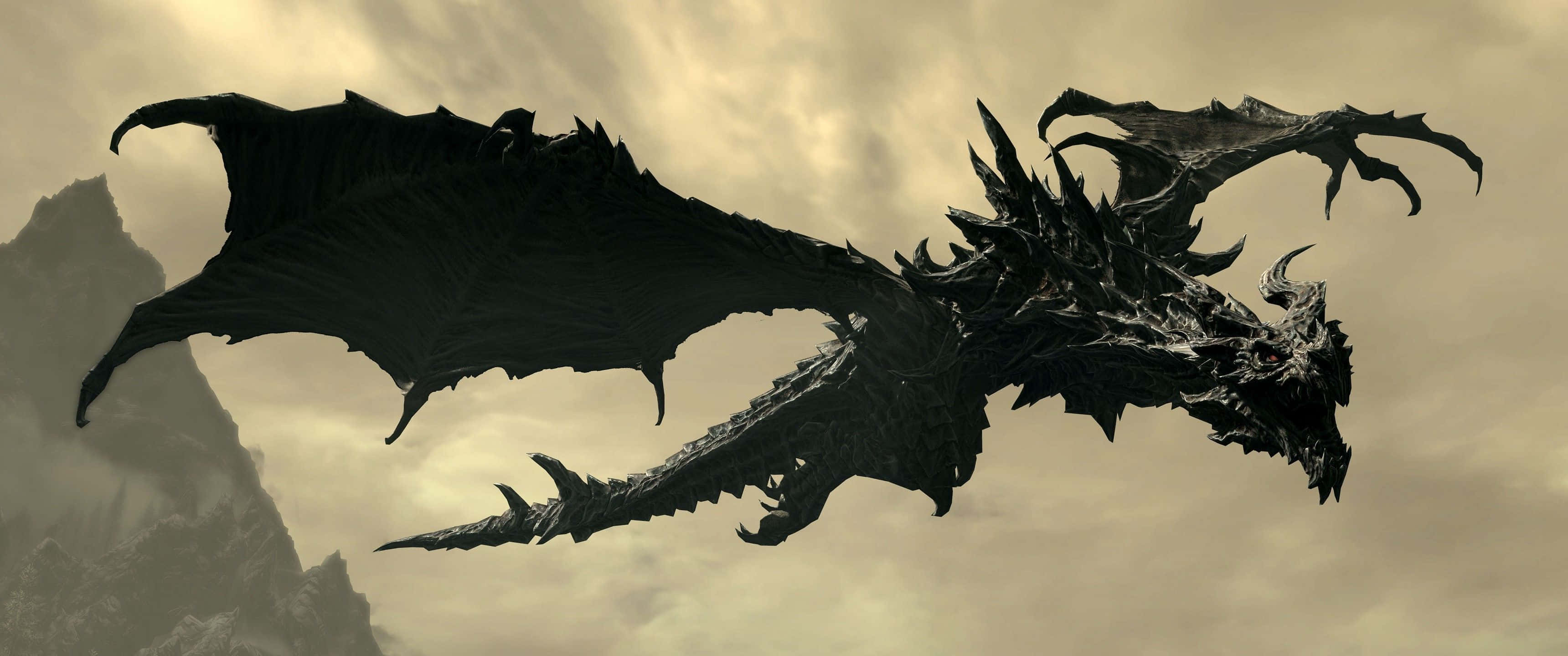 Skyrim Alduin 桌布 壁紙 — 一隻巨大的黑色龍展開帶刺的翅膀，在暴風雨的灰色天空下，威嚇地翱翔於鋸齒狀的山脈之上。