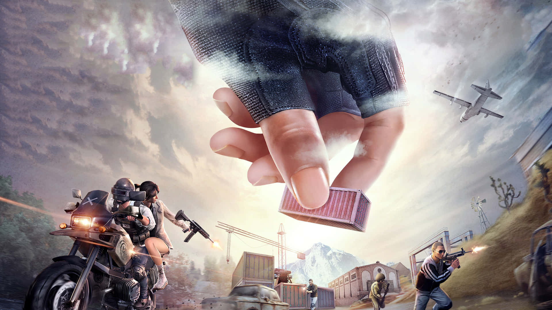 Pubg 1920x1080 桌布 壁紙 — 一隻巨手將一個貨運貨櫃掉落到一個混亂的戰場上，戰場上有武裝玩家騎著機車和進行戰鬥。
