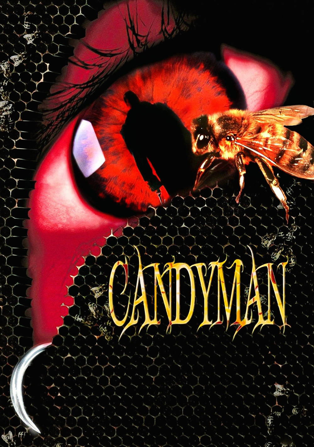 Candyman 桌布 壁紙 — 一隻帶有威脅性的紅色眼睛，眼瞼上棲息著一隻蜜蜂，內部反射出一個陰影人物，背景是黑色蜂巢，標題Candyman以滴落的金色字母呈現。