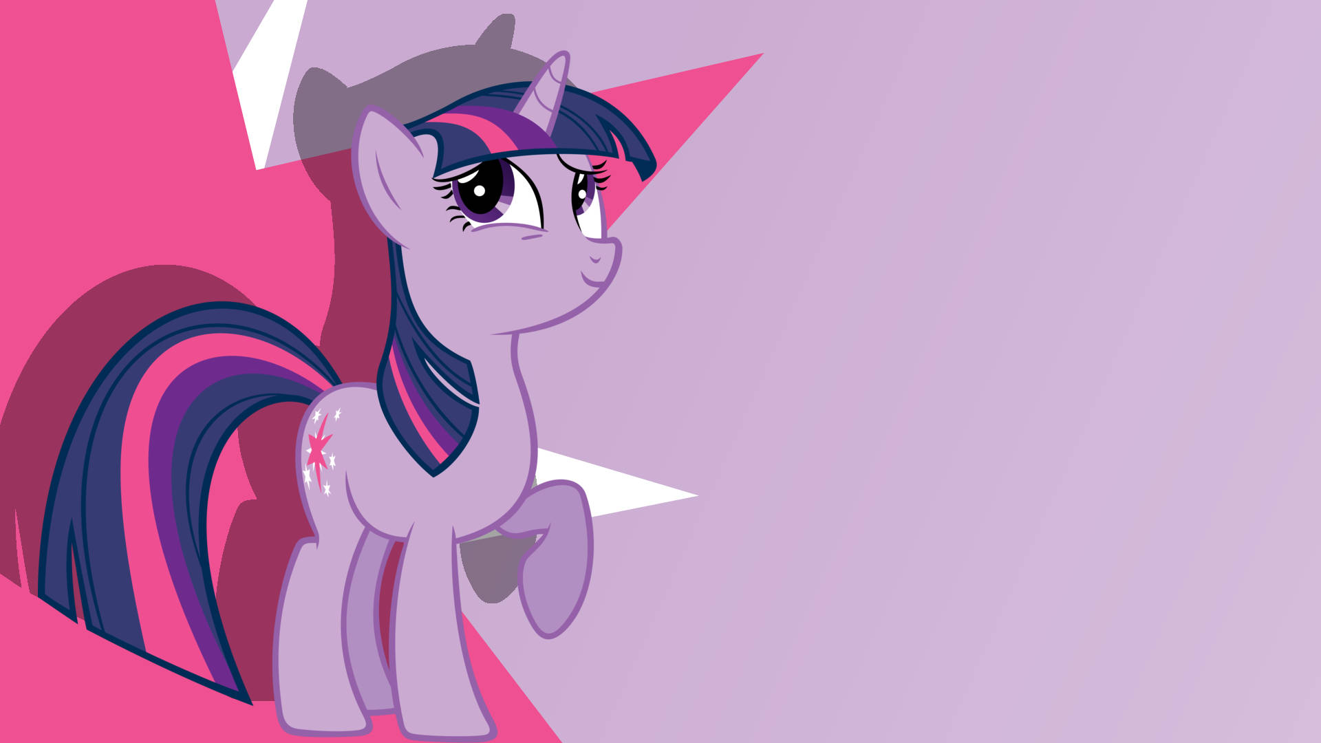 My Little Pony Desktop 桌布 壁紙 — 一隻帶有星星可愛標記的紫色小馬，自信地站在粉紅色和薰衣草色的幾何背景前。