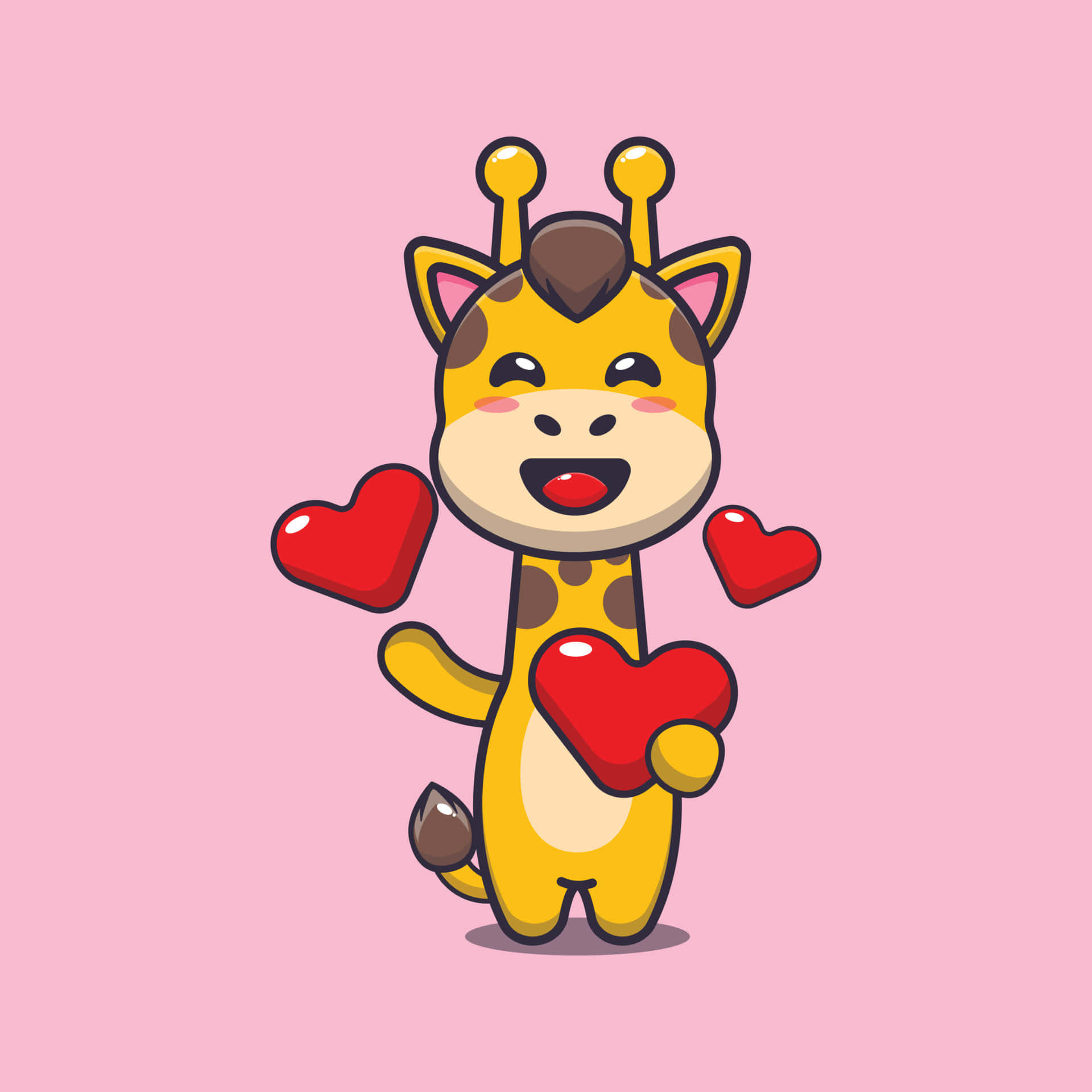 Kawaii Giraffe 桌布 壁紙 — 一隻帶有棕色斑點的開心卡通長頸鹿，在柔和的粉紅色背景上拿著紅色心形。