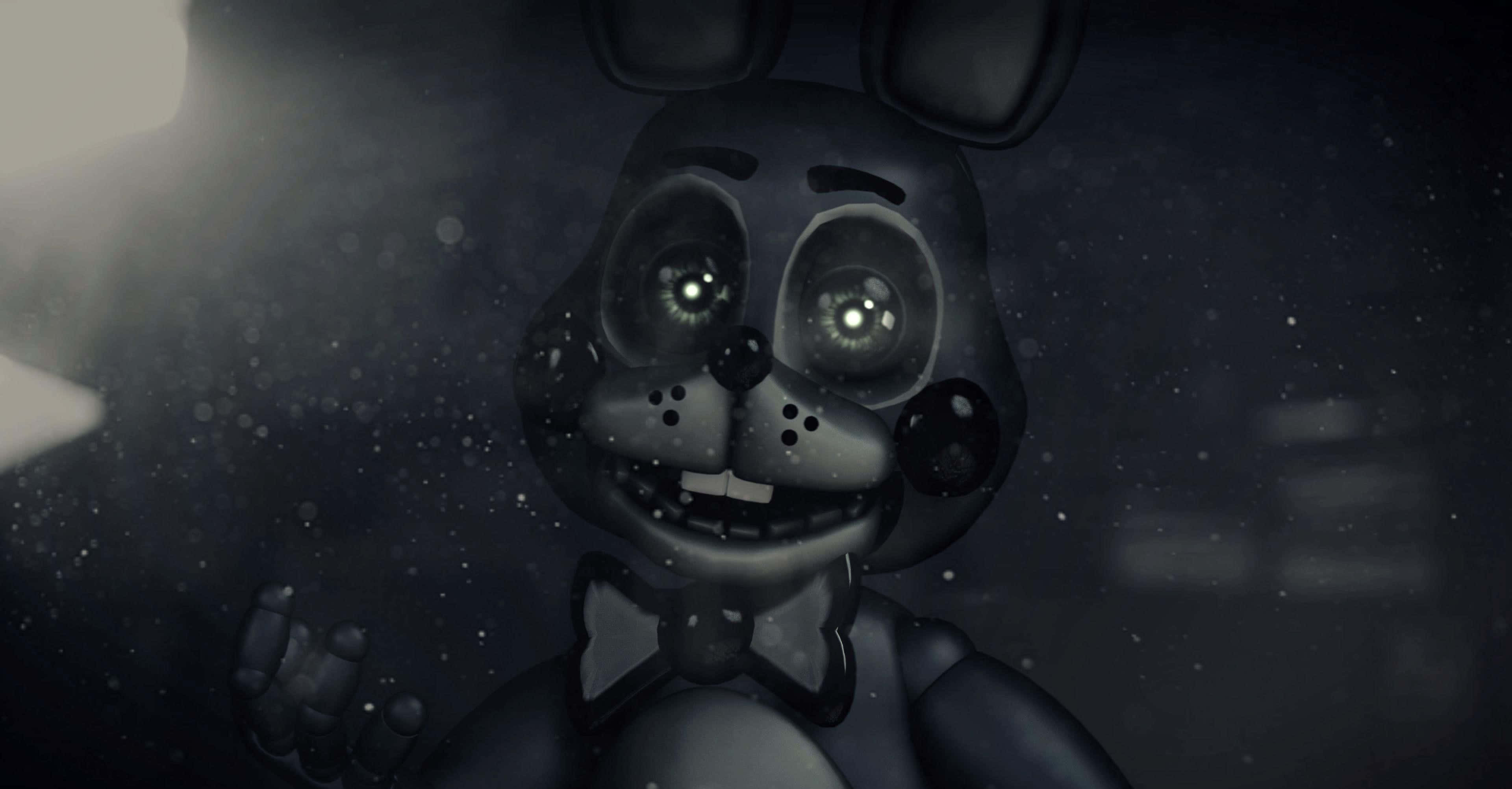 Bonnie The Bunny 桌布 壁紙 — 一隻帶有發光眼睛和咧嘴笑的可怖機械兔在黑暗、積雪的環境中，在聚光燈下潛伏。
