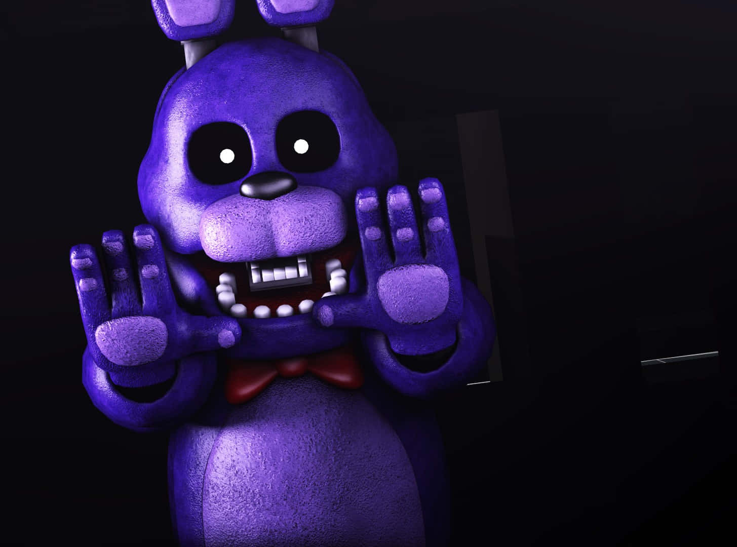 Bonnie The Bunny 桌布 壁紙 — 一隻帶有發光眼睛和鋒利牙齒的紫色恐怖電子兔，雙手高舉，在黑暗背景中向前逼近。