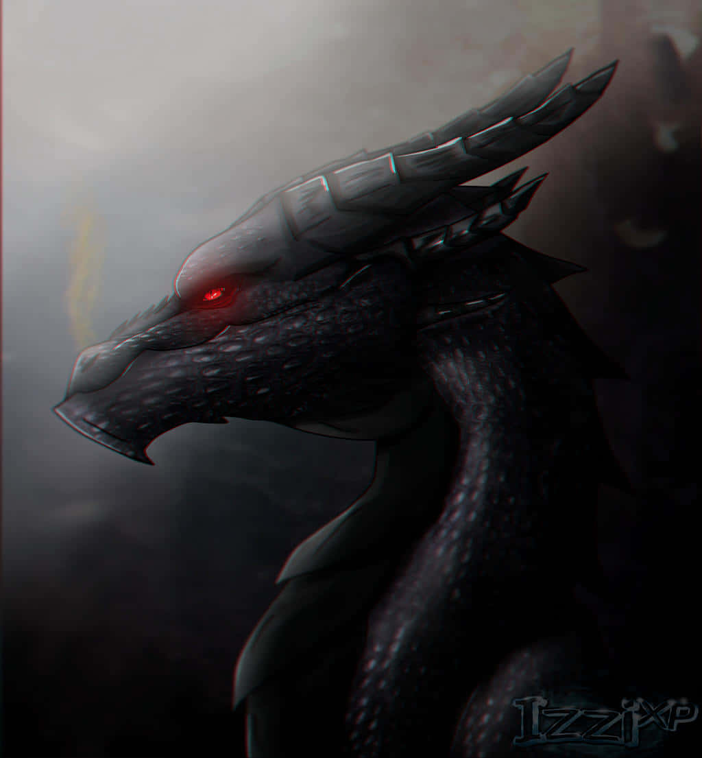 Dragon Profile 桌布 壁紙 — 一隻帶有發光紅眼和裝甲角的威脅性黑暗巨龍，在煙霧繚繞的灰色背景下強烈凝視。