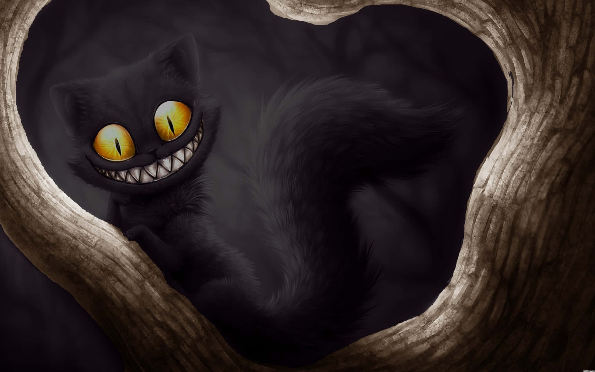 Cartoon Cat Scary 桌布 壁紙 — 一隻帶有發光黃色眼睛和尖銳牙齒的威脅性黑貓，從空心樹幹中探出頭來。