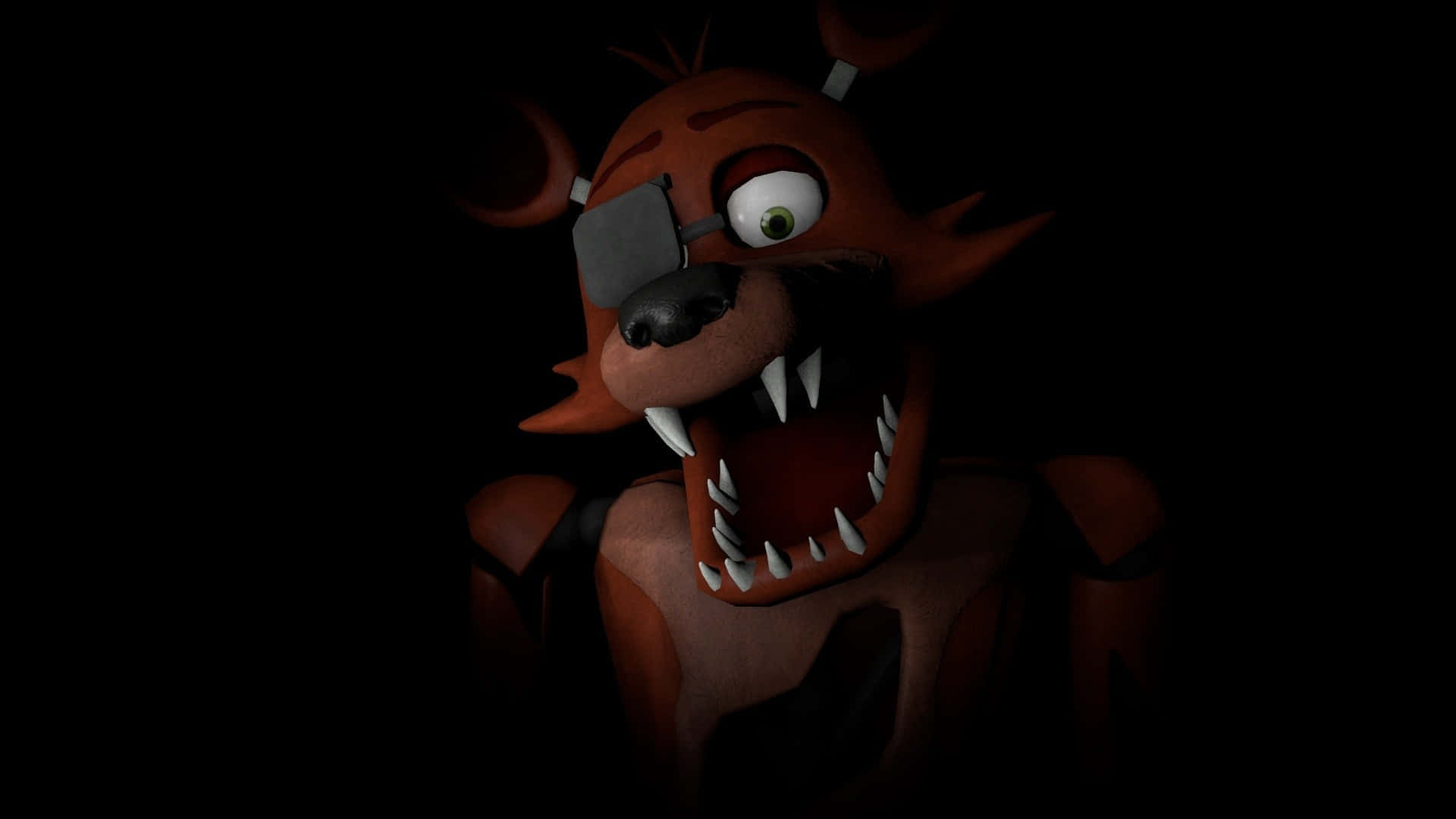 Scary Fnaf 桌布 壁紙 — 一隻帶有眼罩和尖牙的可怕棕色電子狐狸在黑暗中凝視。
