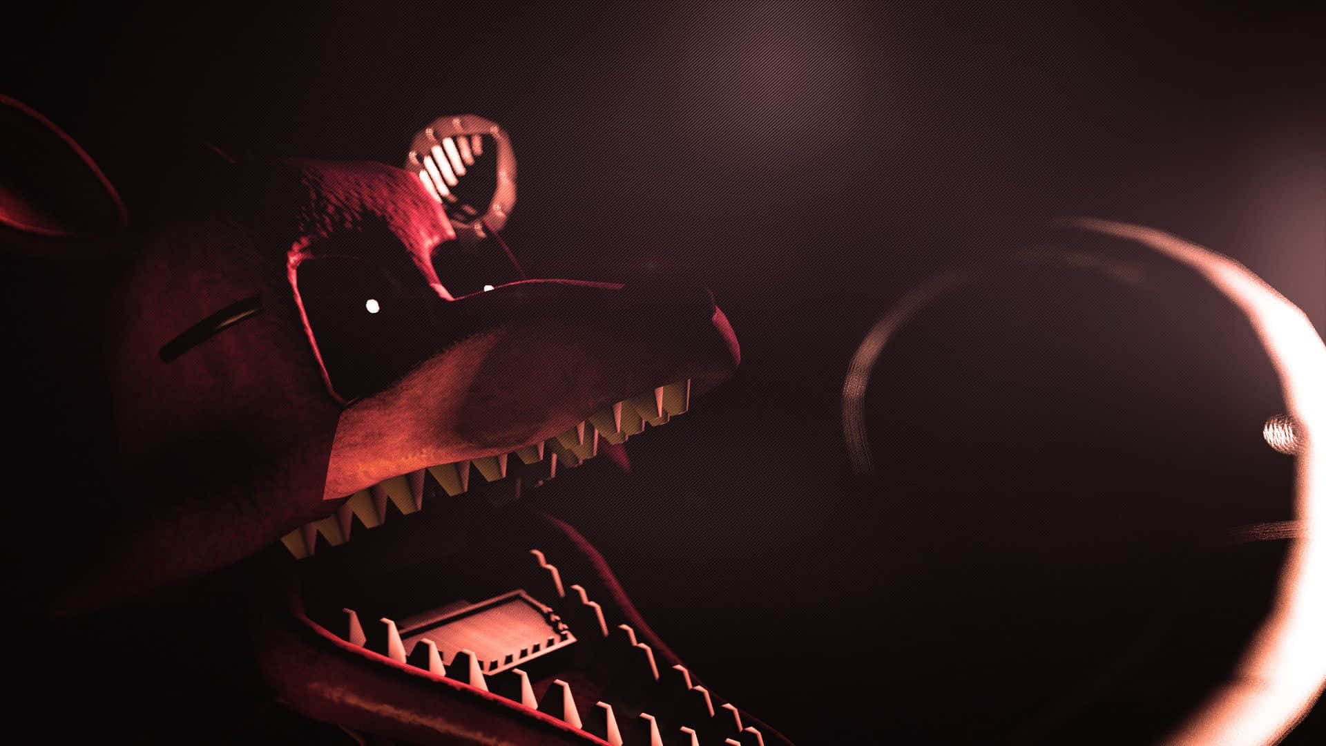 Foxy The Pirate 桌布 壁紙 — 一隻帶有鋒利牙齒和發光眼睛的威脅性電子熊，在昏暗、不祥的紅色環境中凝視。