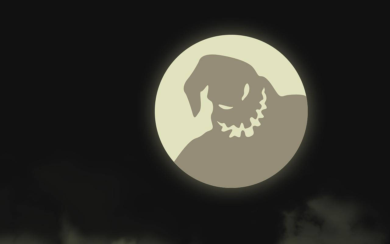 nightmare 桌布 壁紙 — 一隻帶有鋸齒狀牙齒和發光眼睛的威脅性狗剪影，從蒼白的滿月中凝視著黑暗多雲的夜空。
