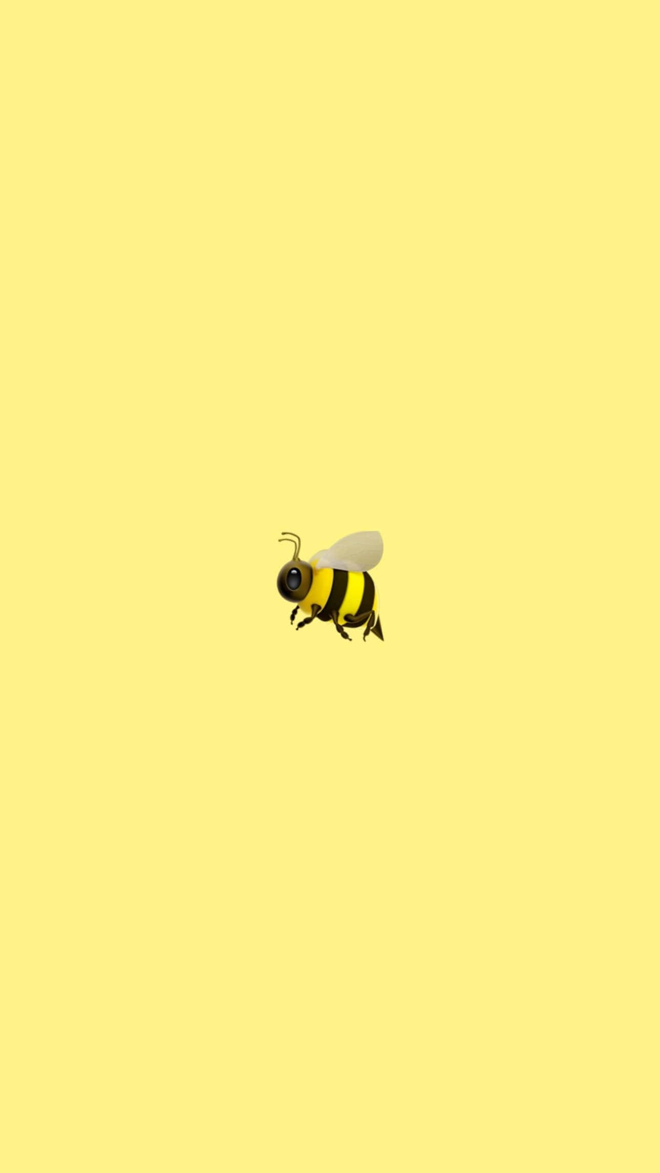 Bee 桌布 壁紙 — 一隻帶有黃黑條紋的卡通蜜蜂在純淡黃色背景上飛翔。