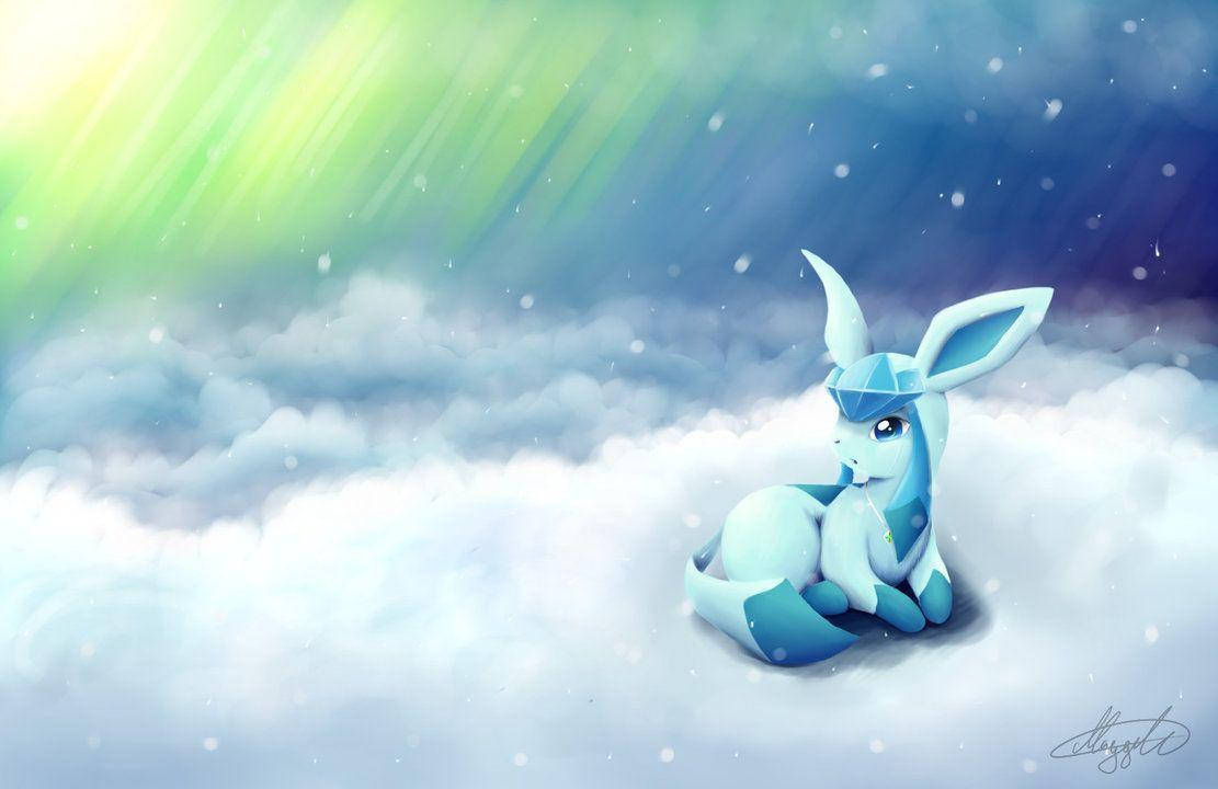 Glaceon 桌布 壁紙 — 一隻平靜的冰屬性寶可夢坐在蓬鬆的雲朵上，下方是充滿活力的綠色和藍色極光。