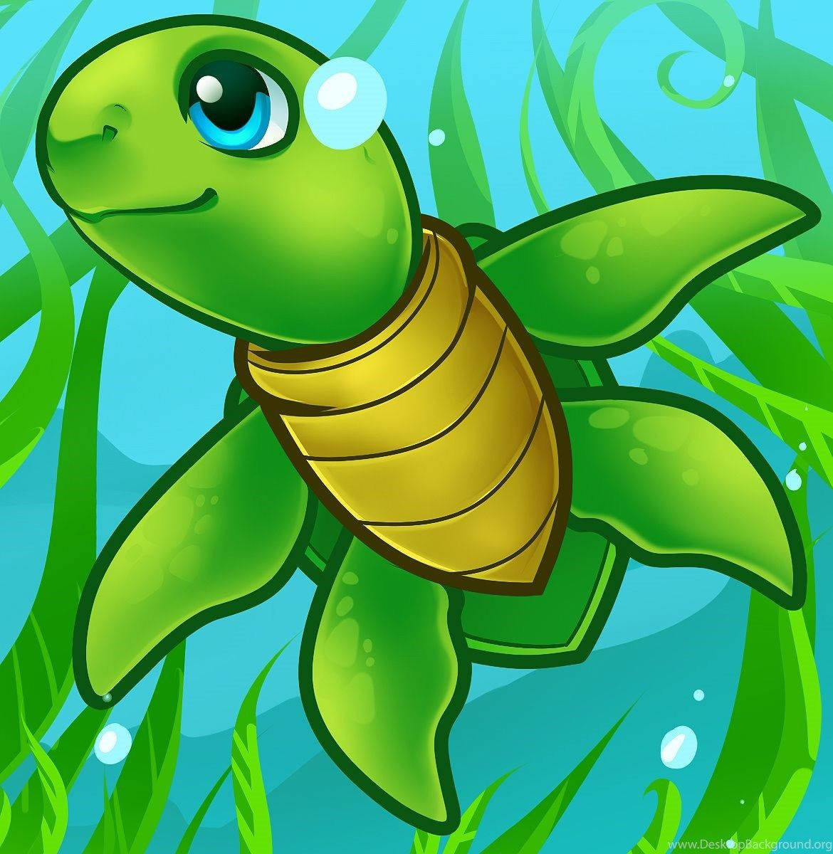 Cartoon Turtle 桌布 壁紙 — 一隻快樂的卡通海龜，擁有金色龜殼，在清澈的藍色海水中穿過鮮綠色的海藻游動。