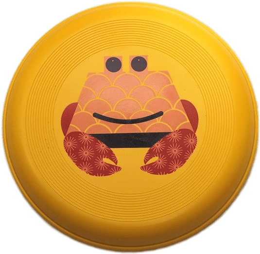 Frisbee 桌布 壁紙 — 一隻快樂的卡通螃蟹，帶有圖案鉗子，在黑色背景的亮黃色飛盤上微笑。