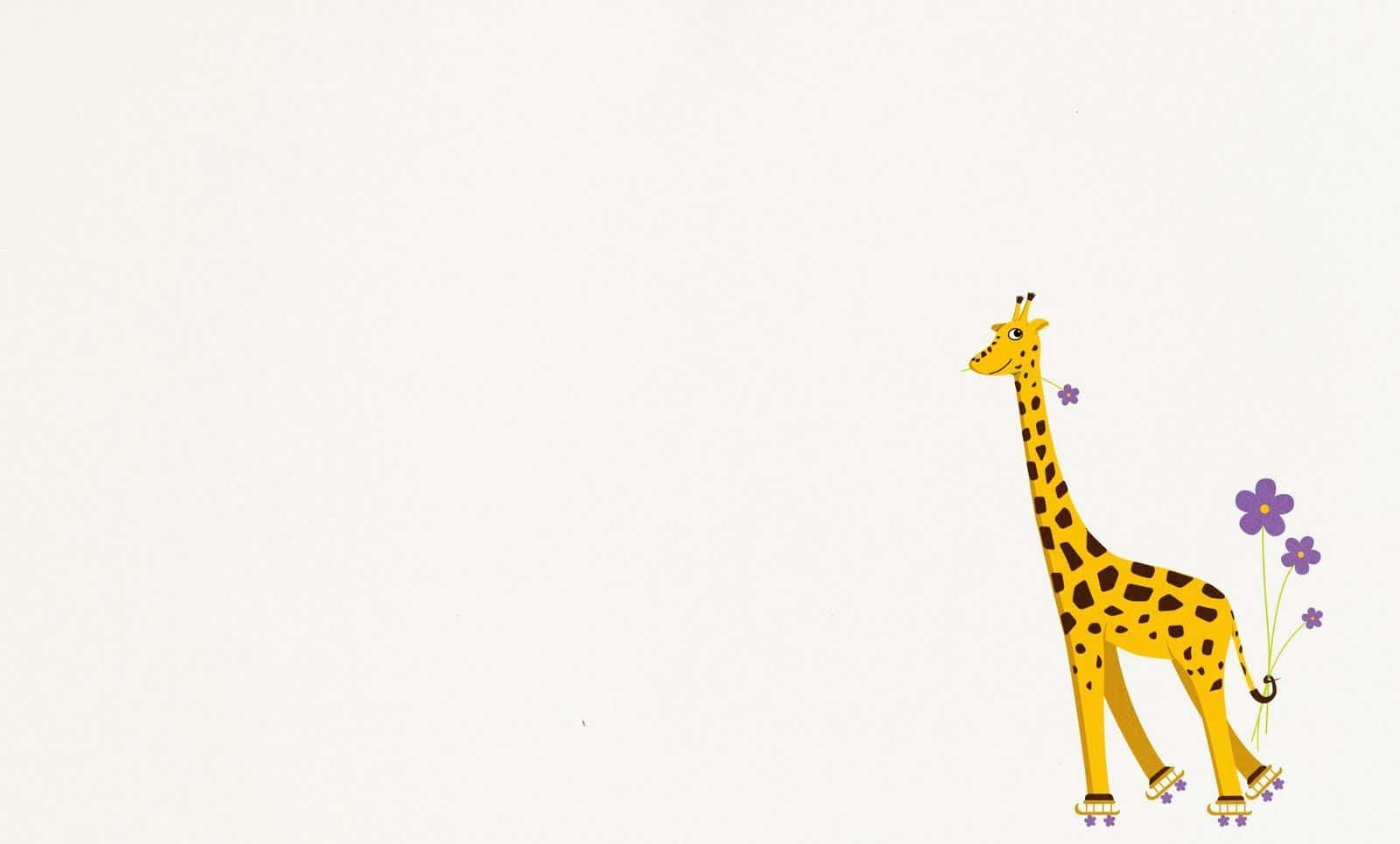 Kawaii Giraffe 桌布 壁紙 — 一隻快樂的卡通長頸鹿，身上有棕色斑點，穿著溜冰鞋站在紫色花朵旁邊，背景是純白色。