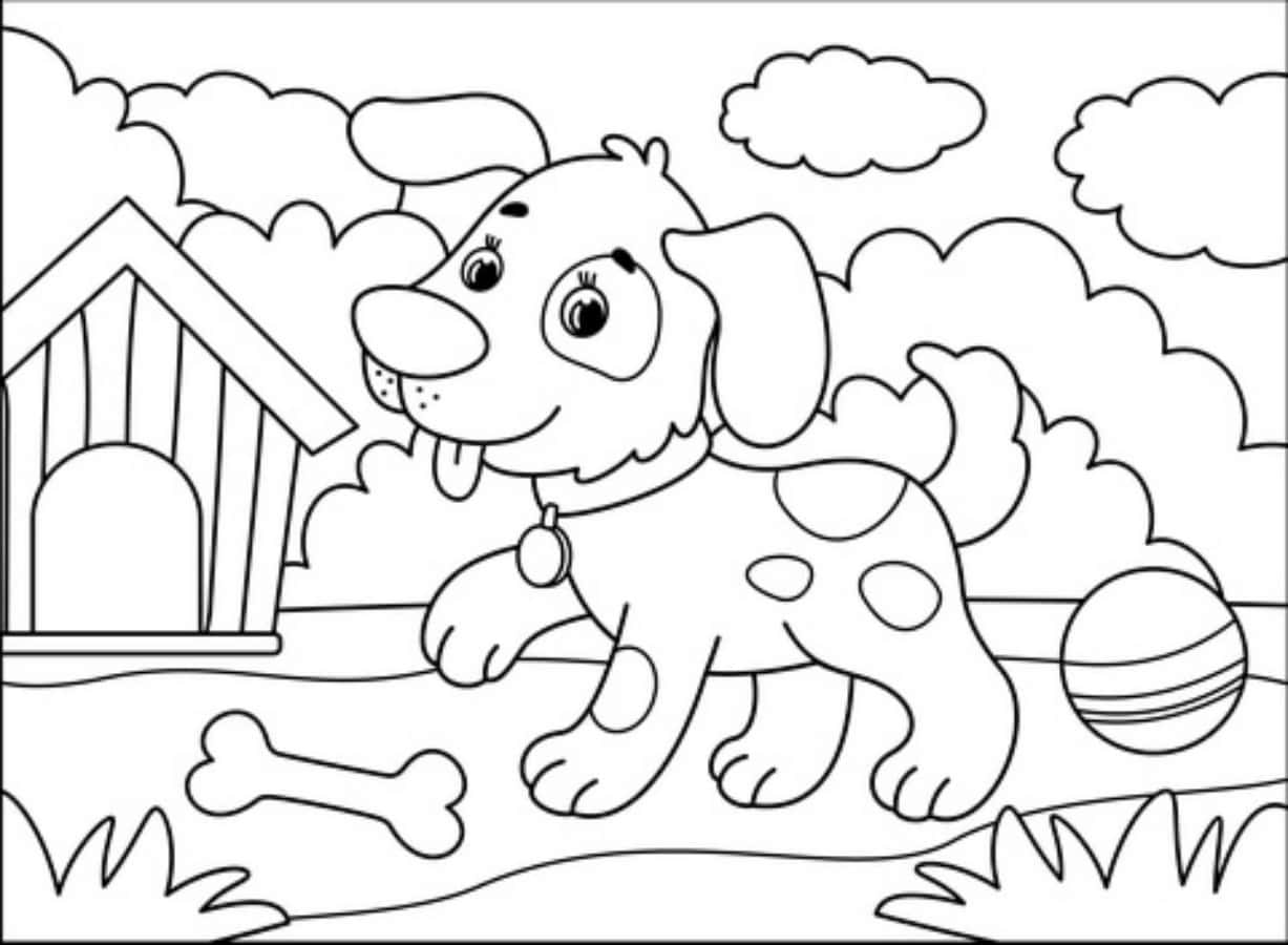 Dog Coloring 桌布 壁紙 — 一隻快樂的斑點小狗，在草地院子裡的狗屋附近，有骨頭和球，天空有蓬鬆的雲朵。