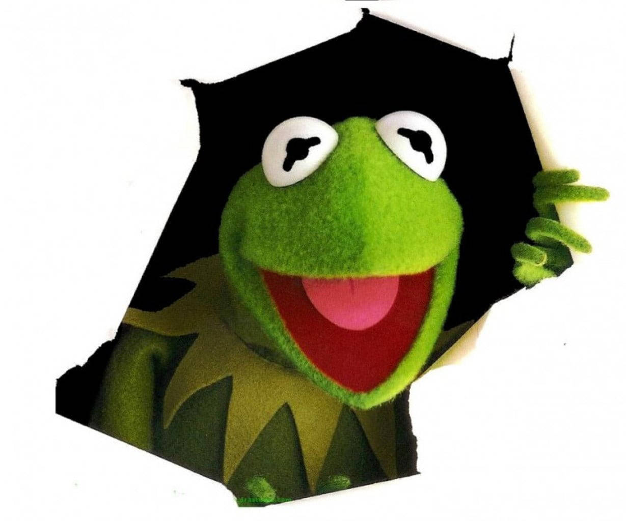 kermit 桌布 壁紙 — 一隻快樂的綠色青蛙公仔從白色紙張的破洞中探出頭來，露出燦爛的笑容，並舉起一隻手。