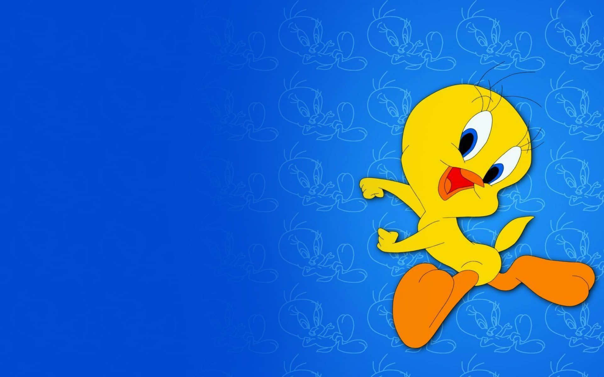 Cool Cartoon 桌布 壁紙 — 一隻快樂的黃色卡通鳥，有橙色的腳，在帶有模糊輪廓圖案的鮮豔藍色背景上歡快地奔跑。