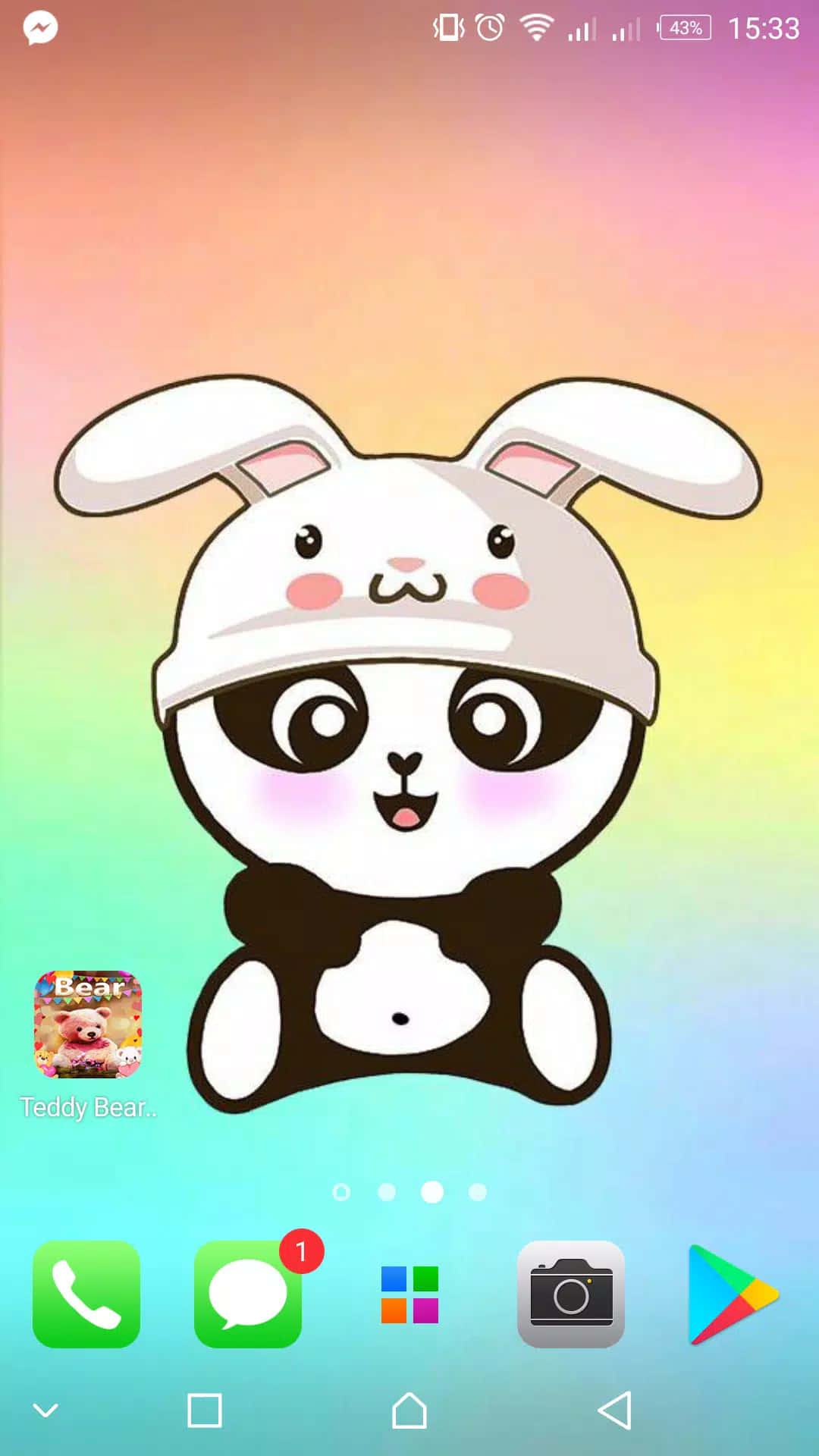 Girly Panda 桌布 壁紙 — 一隻戴著兔子帽的可愛卡通熊貓在柔和彩虹漸變背景的手機主螢幕上微笑。