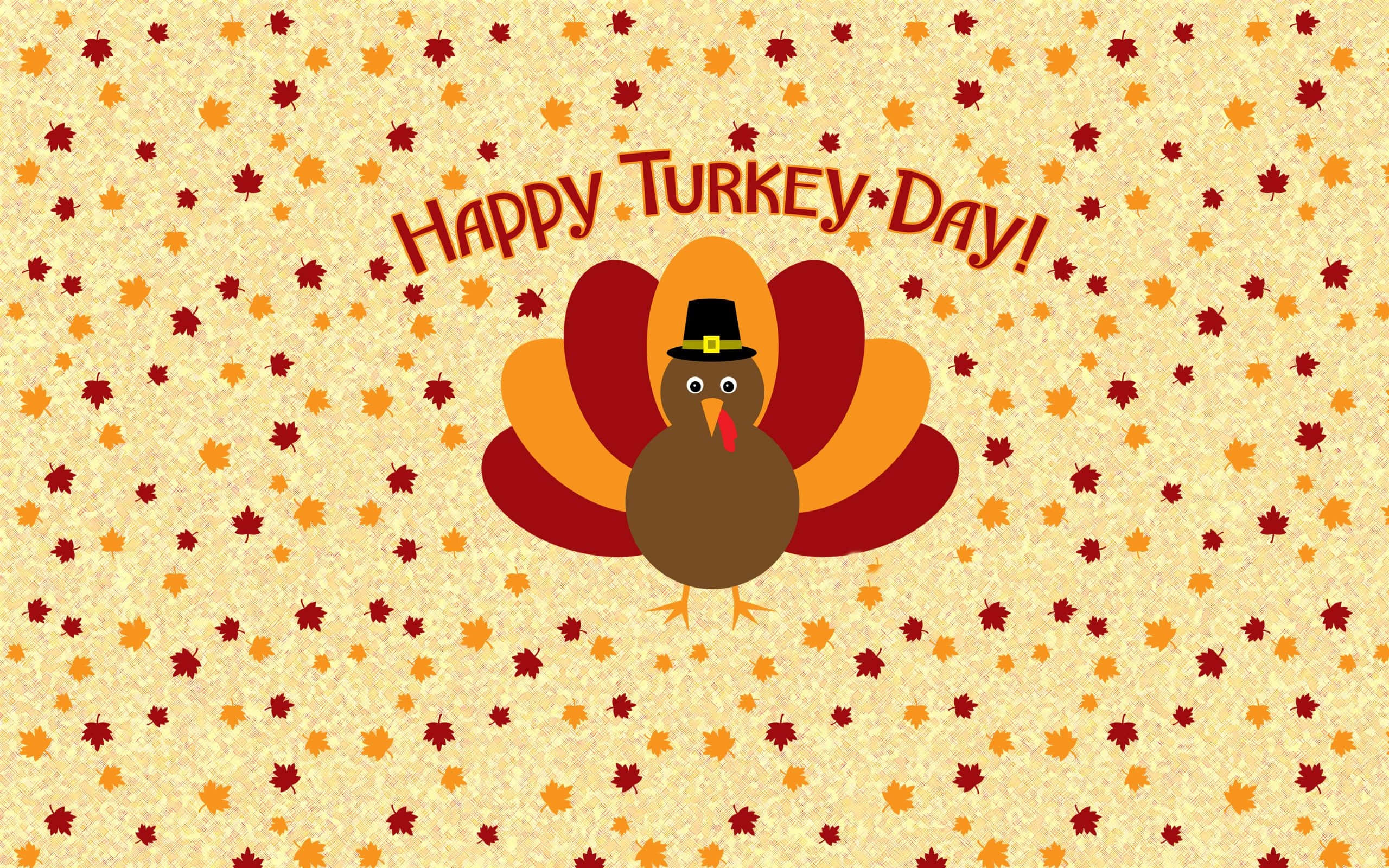 Thanksgiving 桌布 壁紙 — 一隻戴著朝聖者帽子的卡通火雞站在落葉中，並有『Happy Turkey Day!』文字。