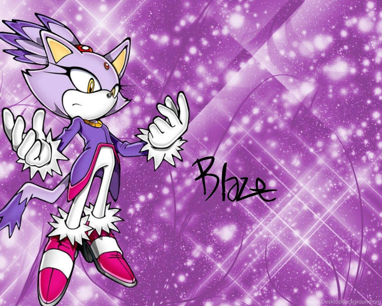 Blaze The Cat 桌布 壁紙 — 一隻戴著白色手套和粉紅色靴子的紫色擬人化狐狸，在閃閃發光的紫色宇宙背景前自信地擺姿勢。
