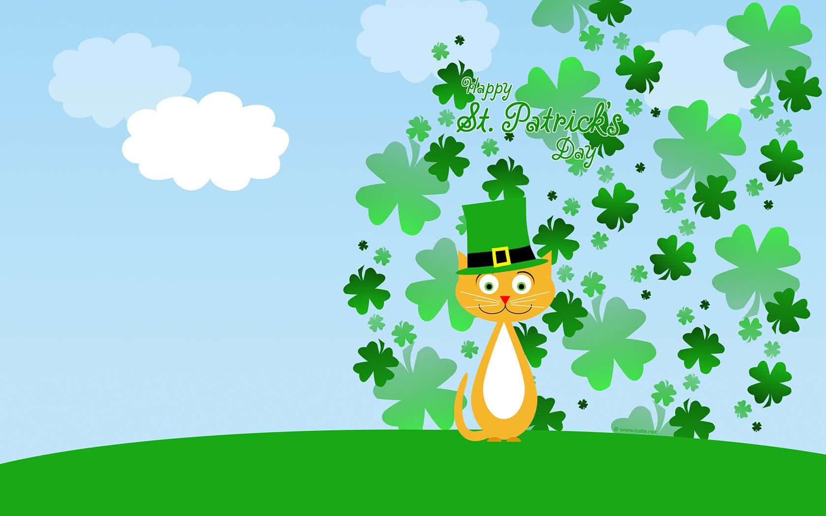 Saint Patricks Day 桌布 壁紙 — 一隻戴著綠色帽子的快樂卡通貓站在長滿草的山丘上，三葉草在藍天白雲下圍繞著它旋轉。